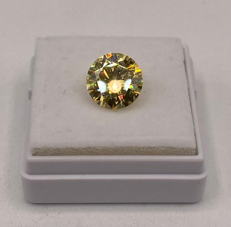 3.00 CT Yellow Moissanite VVS1 w/ Certificate: 3.00 CT Round Brilliant Cut Canary Yellow Moissanite VVS1 w/ Certificate