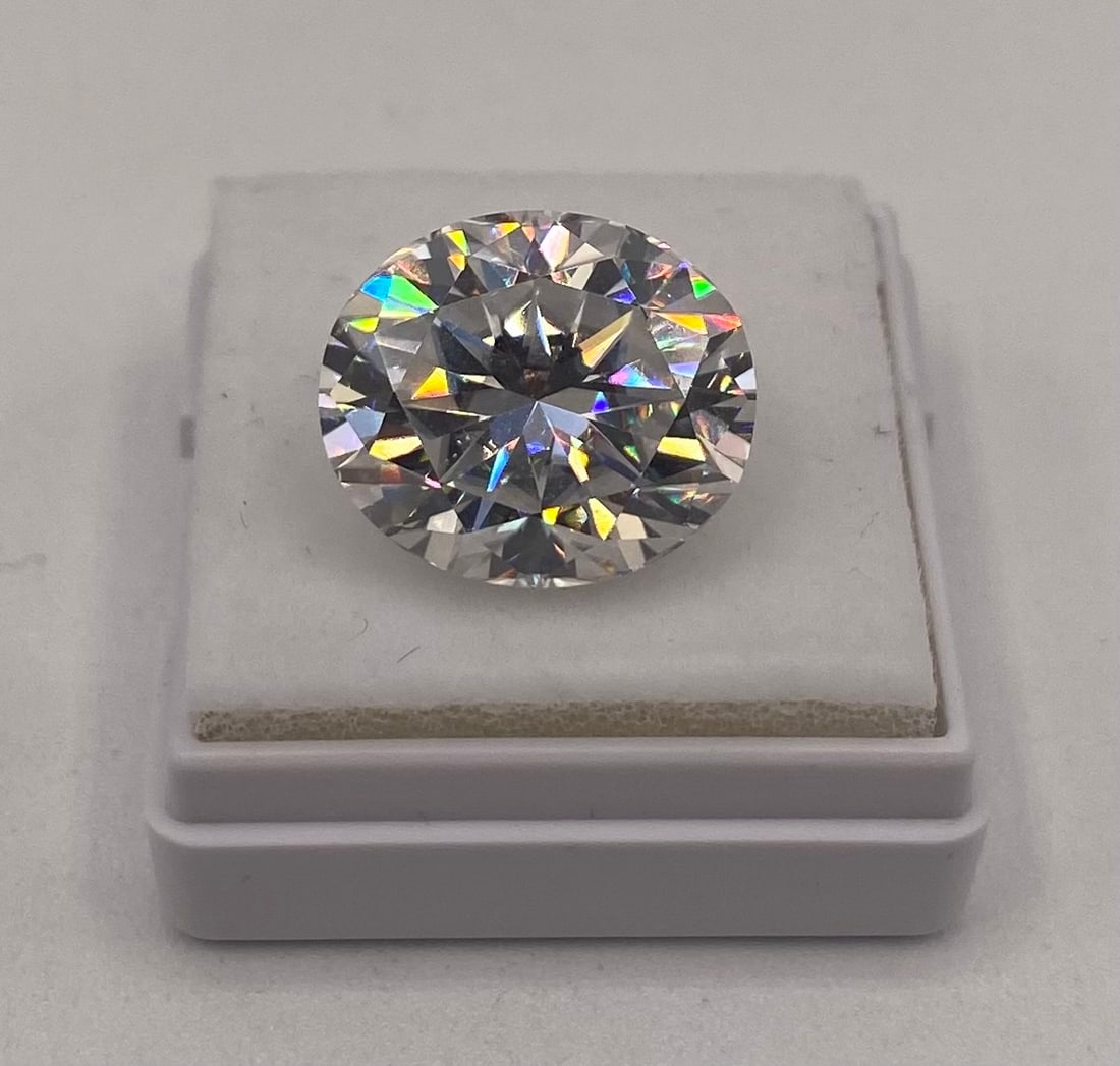 10 CT Oval Brilliant VVS1 Moissanite Loose Stone: 10 CT Round Brilliant Cut VVS1 Moissanite Loose Stone