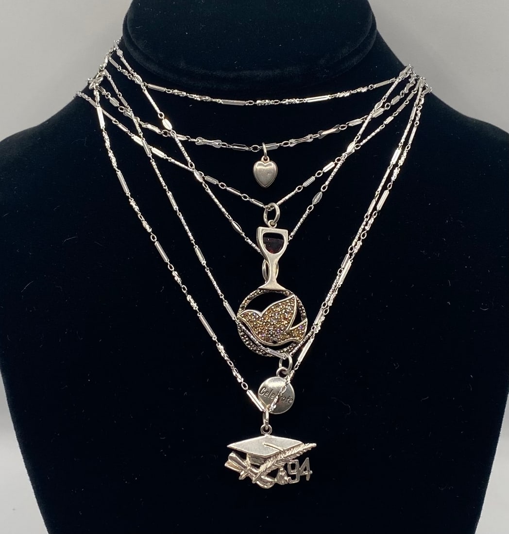 Sterling Silver Neckalces Lot: Sterling Silver Neckalces Lot. Weight approx: 21 grams