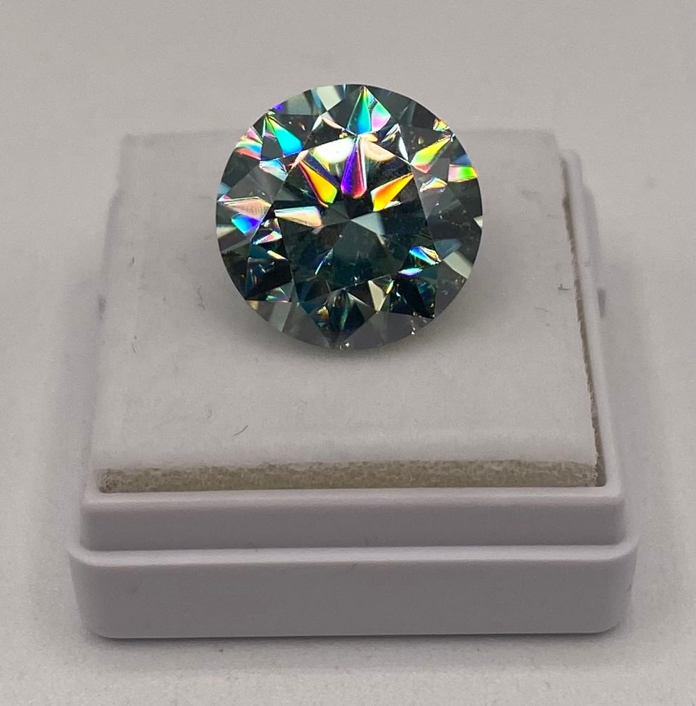 10.00 Ct Blue Moissanite Stone VVS1: 10.00 Ct Round Brilliant Cut Light Blue Moissanite Stone - VVS1 - Passes Diamond Tester W/ Cert. Stone Type: Genuine Moissanite Weight: 10.00 Carats Cut/Shape: Round Brilliant Cut Clarity: