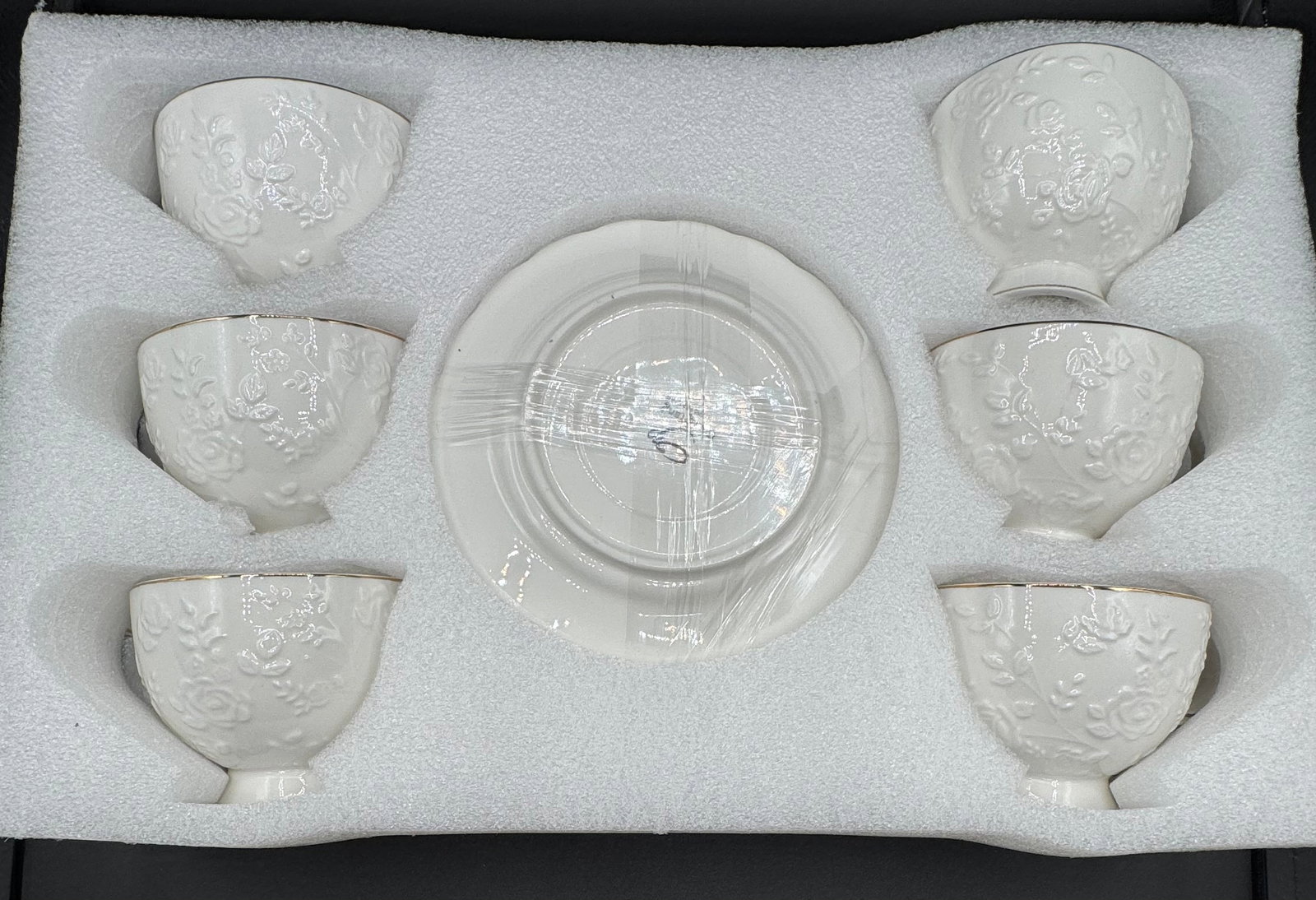 GuangYang Fine Porcelain Set: GuangYang Fine Porcelain Relief Floral Tea/Coffee Cup & Saucer Set (6 Cups, Saucers)