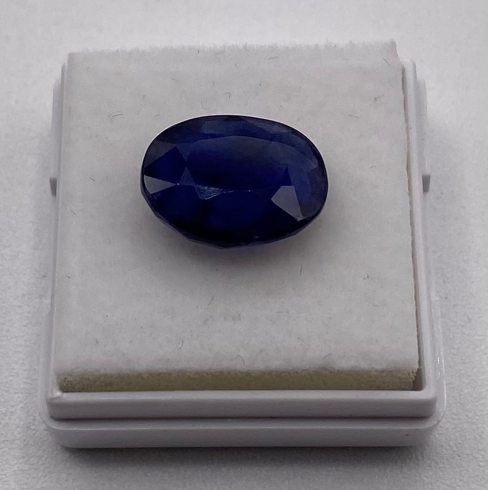 Natural Blue Sapphire (6.90 Cts) (1 of 2)