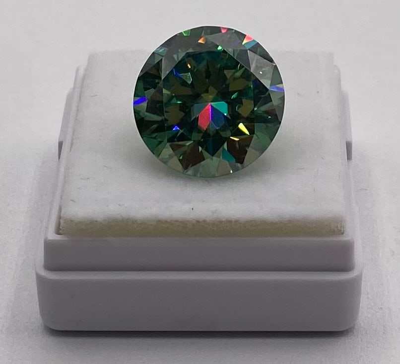Green 10.00 CT VVS1 Loose Moissanite Gemstone - Certified Excellent Cut: Green 10.00 CT VVS1 Loose Moissanite Gemstone - Certified Excellent Cut