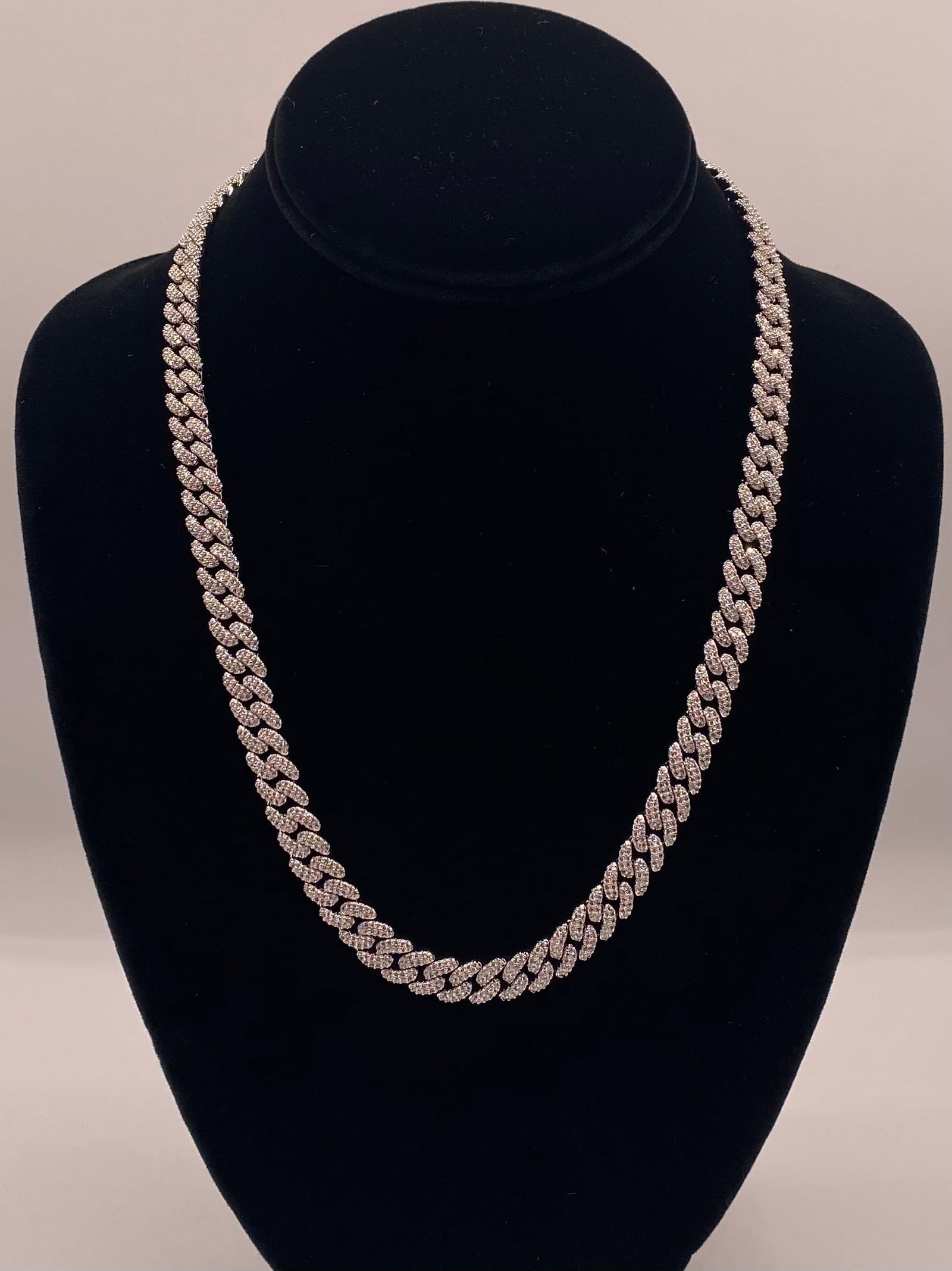 Cuban VVS Moissanite Necklace: Cuban VVS Moissanite Necklace. Necklace Length: 20 inches It comes with certificate