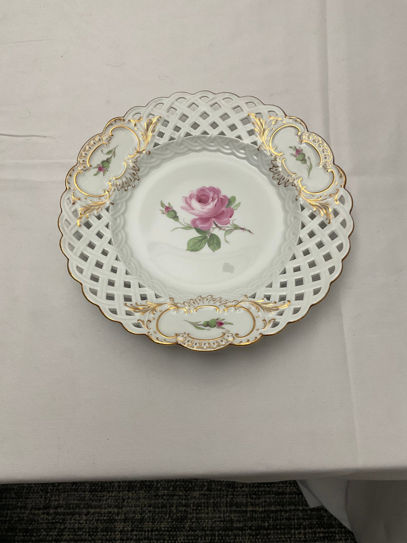 Set of 13 Meissen Retriculated Floral Plates: Set of 13 Meissen Retriculated Floral Plates pink and green flowers with gold rims