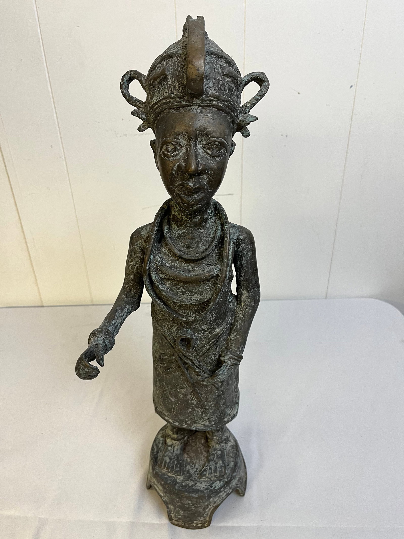 Benine Bronze Full Body Sculpture: Benine Bronze Full Body Sculpture from Nigeria