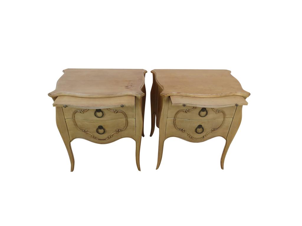 Pair French Serpentine Nightstands: Pair French Serpintine Nightstands w/ pullout shelf 25.25"w, 17.5"d, 27.25"h