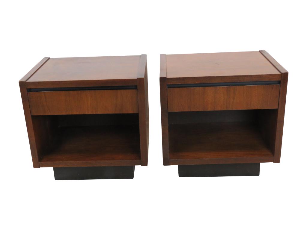 Pair Lane MCM Nightstands (1 of 5)