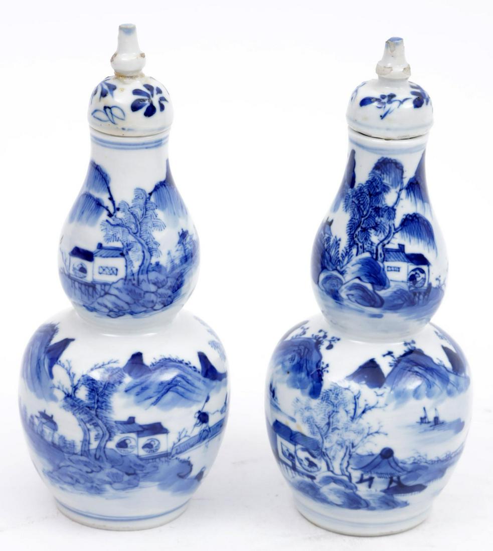 Two blue / white Chinese porcelain lidded vases with (1 of 5)