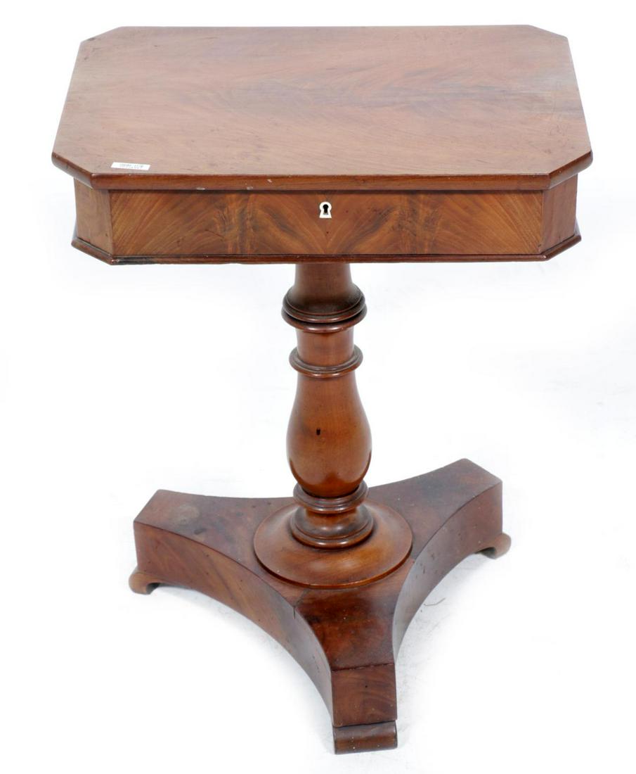 Antique mahogany sewing table, h.61 x w.47 x d.34 cm.: Antique mahogany sewing table, h.61 x w.47 x d.34 cm.