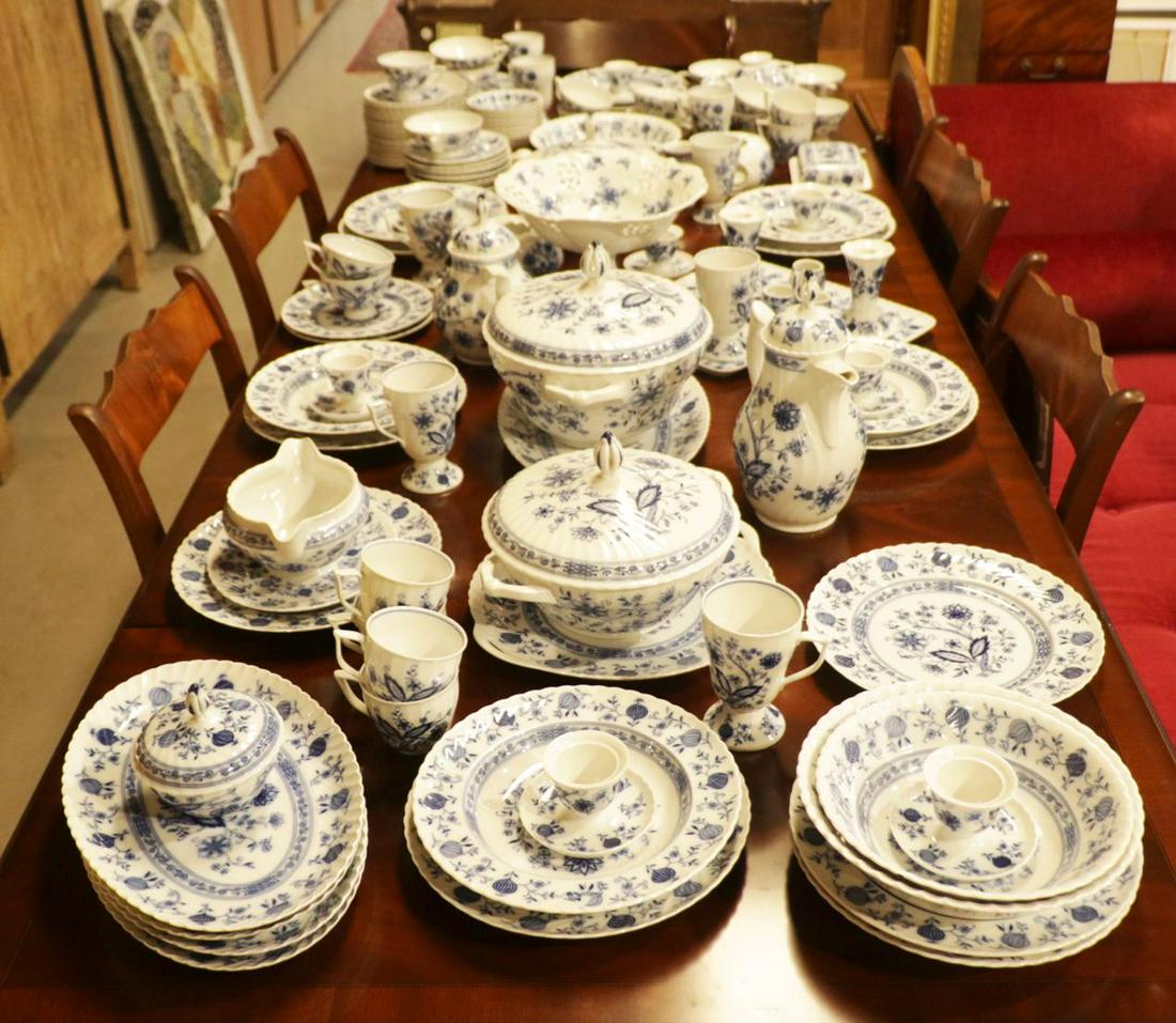 Very extensive blue/white porcelain service part with (1 of 8)