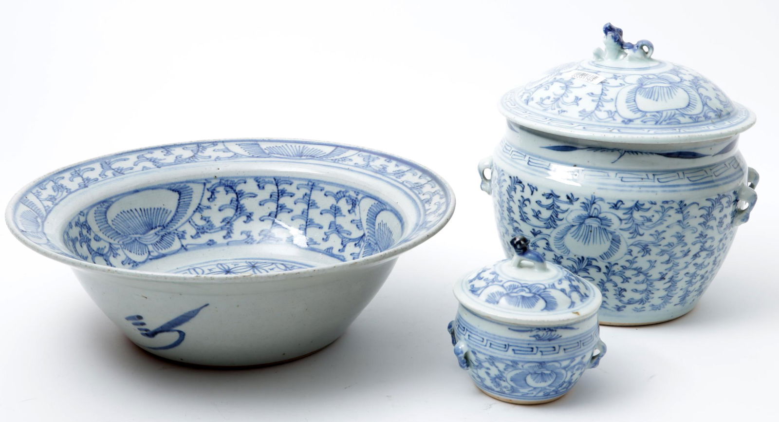 Two blue/white Chinese porcelain lidded pots with foo (1 of 5)