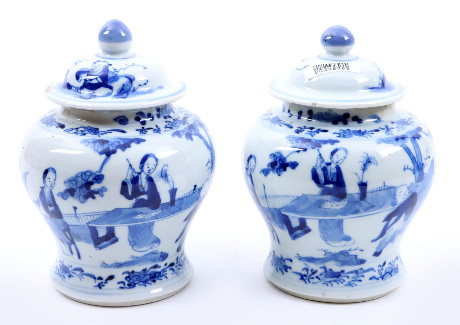 2 Blue/white Chinese porcelain lidded vases, h.16 cm. (1 of 4)