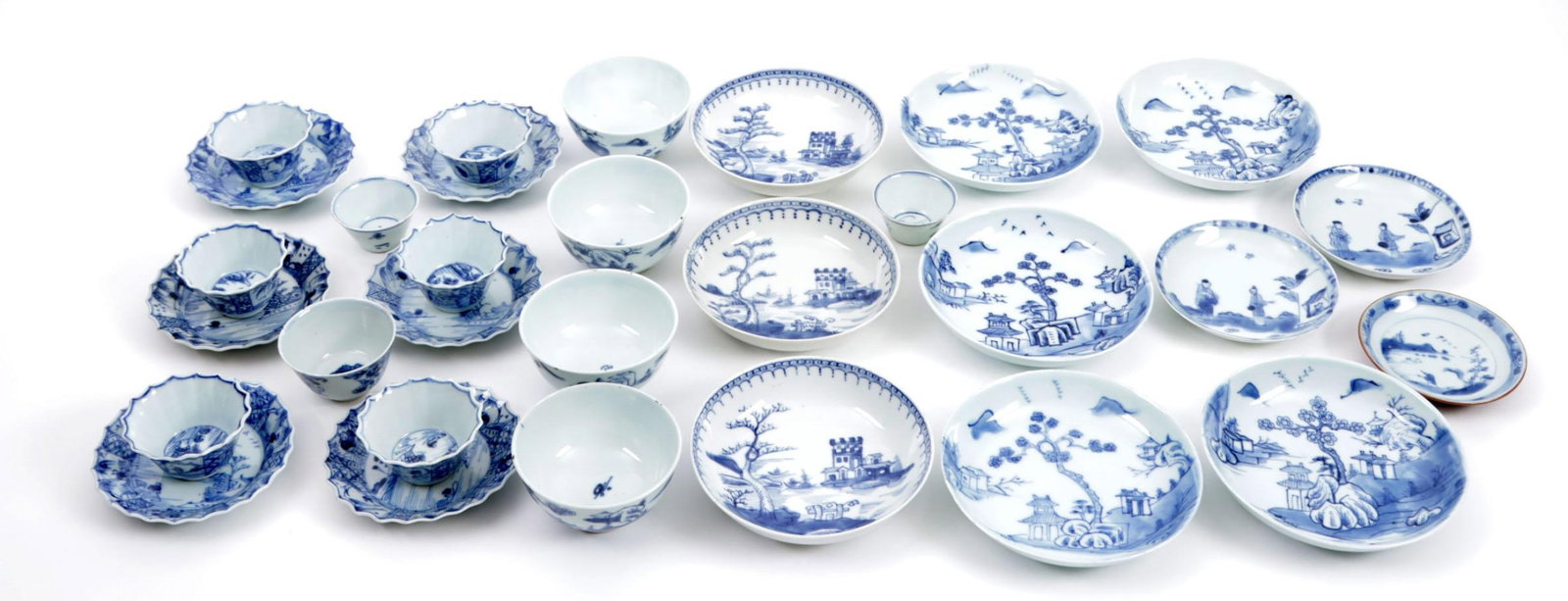 Various antique blue/white Chinese porcelain cups and saucers (1 of 8)