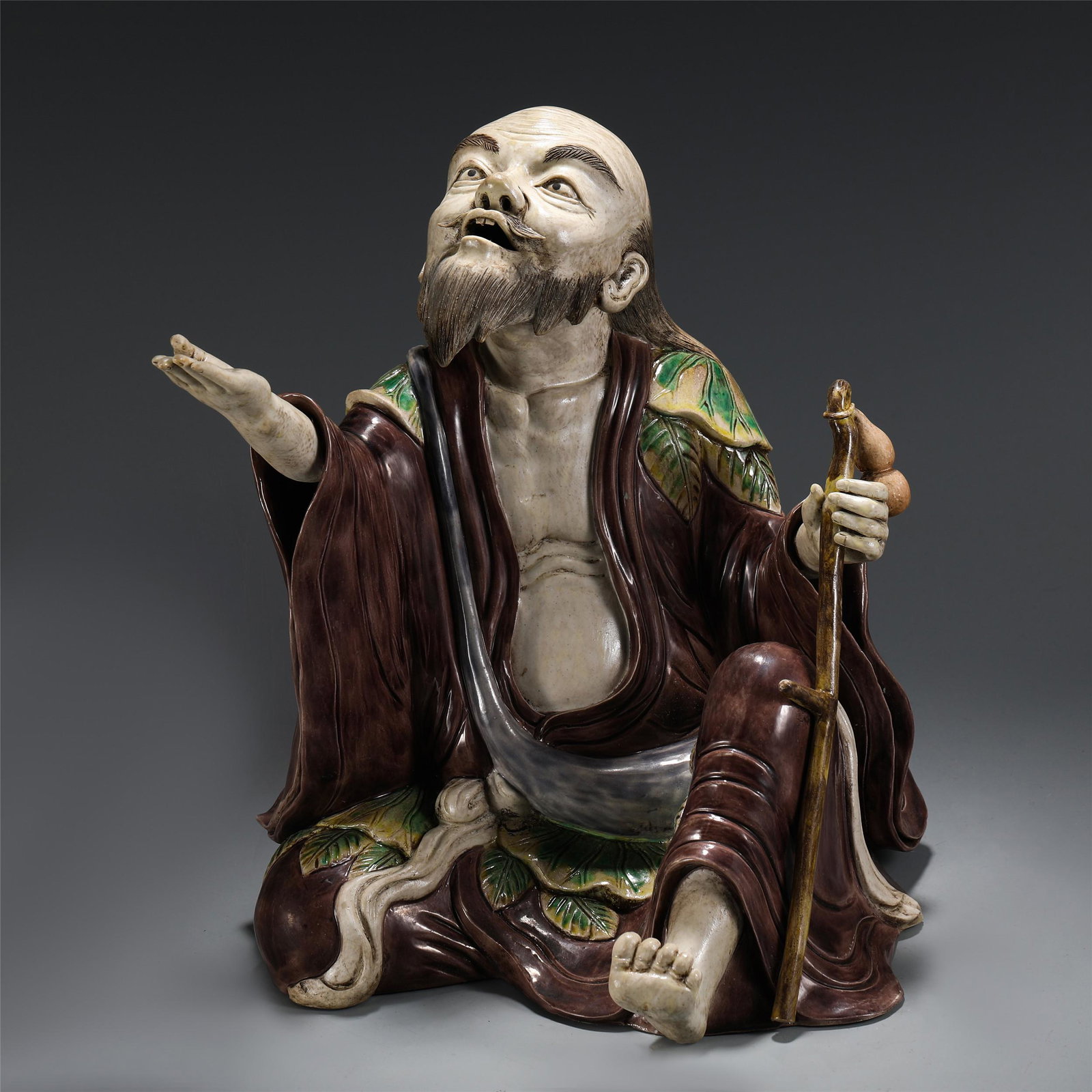 PAINTED POTTERY SEATED FIGURE TABLE SCREEN: Chinese Painted Pottery Seated Figure Table Screen. Dimensions: Height: 28.3 cm Length: 23 cm Width: 22 cm Weight: 3260 gram.
