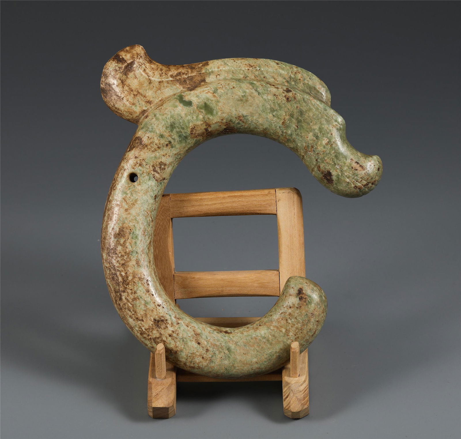 ANTIQUE JADE CARVED DRAGON SHAPED ORNAMENT: Chinese Antique Jade Carved Dragon Shaped Ornament. Dimensions: Diam.: 24 cm T. 2.8 cm Weight: 1560 gram.