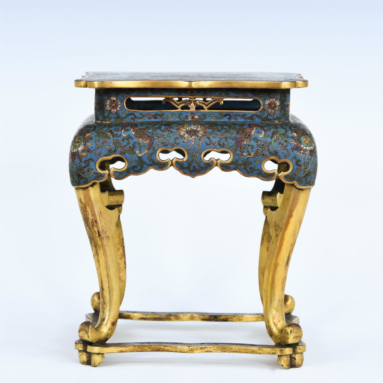 A CHINESE CLOISONNE SQUARE STOOL (1 of 5)