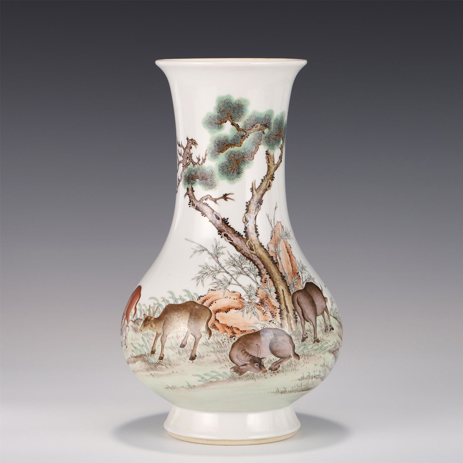 A CHINESE FAMILLE ROSE PORCELAIN VASE: 30 cm H x 17 cm W This bottle has a slightly open mouth, a long neck, puffed belly, and ringed feet. The whole body is covered with white glaze. The body of this bottle is painted with a picture of ni