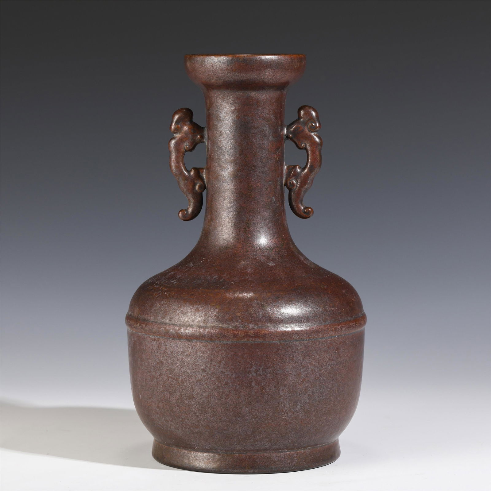 QING A RARE CHINESE IRON RED GLAZED AMPHORA VASE (1 of 10)