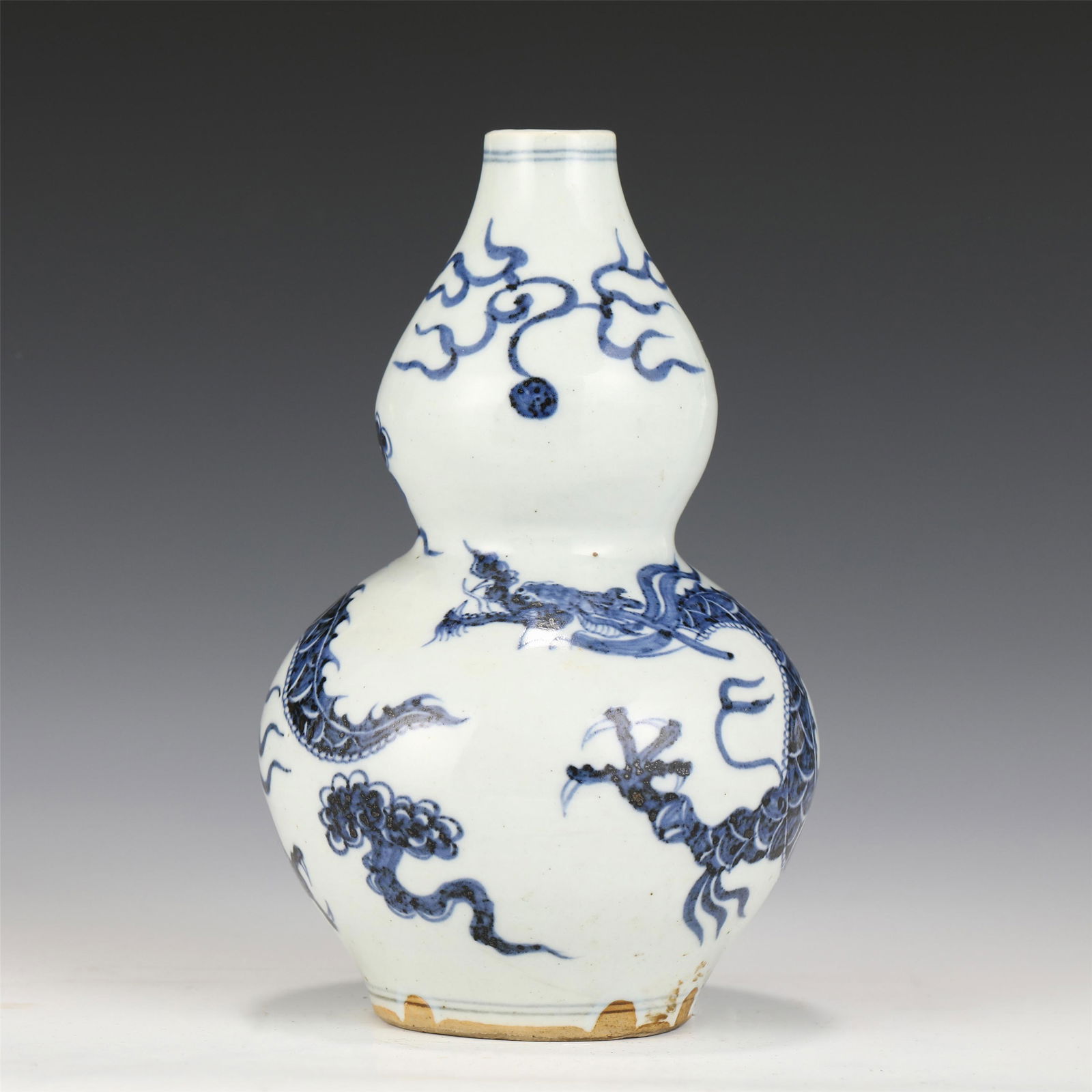 A SMALL CHINESE BLUE & WHITE DRAGON DOUBLE GOURD (1 of 10)
