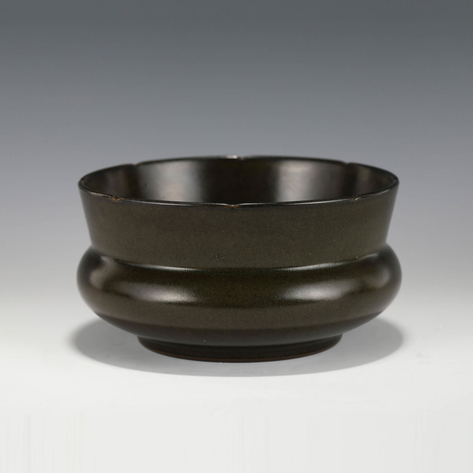 QIANLONG TEA DUST GLAZED PORCELAIN BRUSH WASHER (1 of 10)