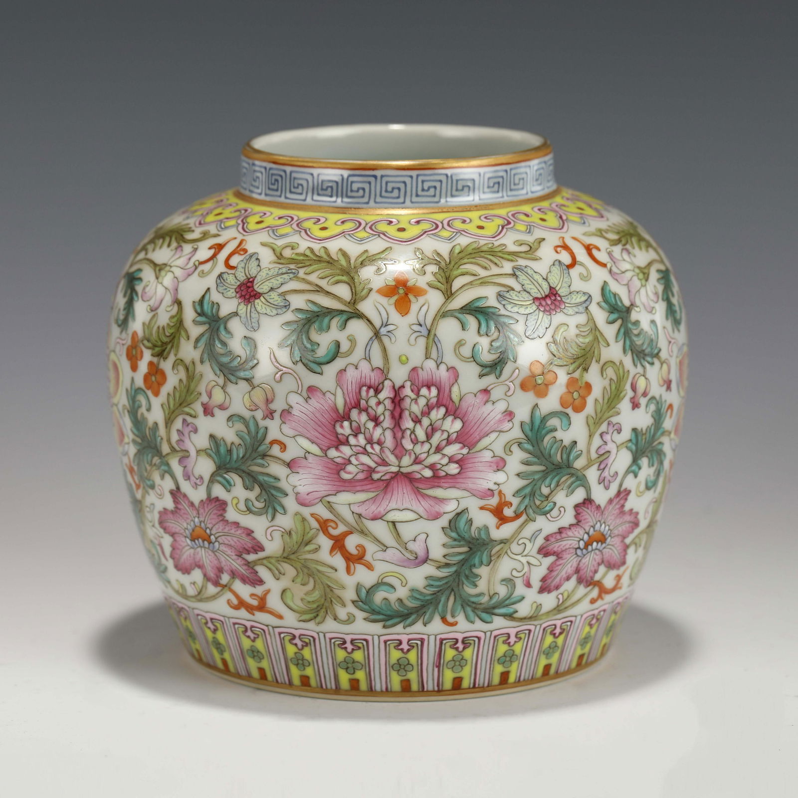 QIANLONG FAMILLE ROSE ROCOCO MOTIF JAR (1 of 10)