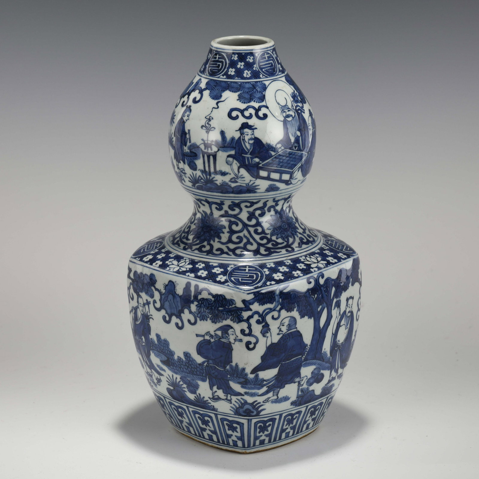 MING JIAJING GOURD BOTTLE: Dimensions (cm): Heigth: 35.2?Diam.: 19 Chinese Ming Dynasty JiaJing Blue and White Porcelain Gourd Bottle Vase. The porcelain potted in a shape of double gourd resemblance, with two bulbous bellies c