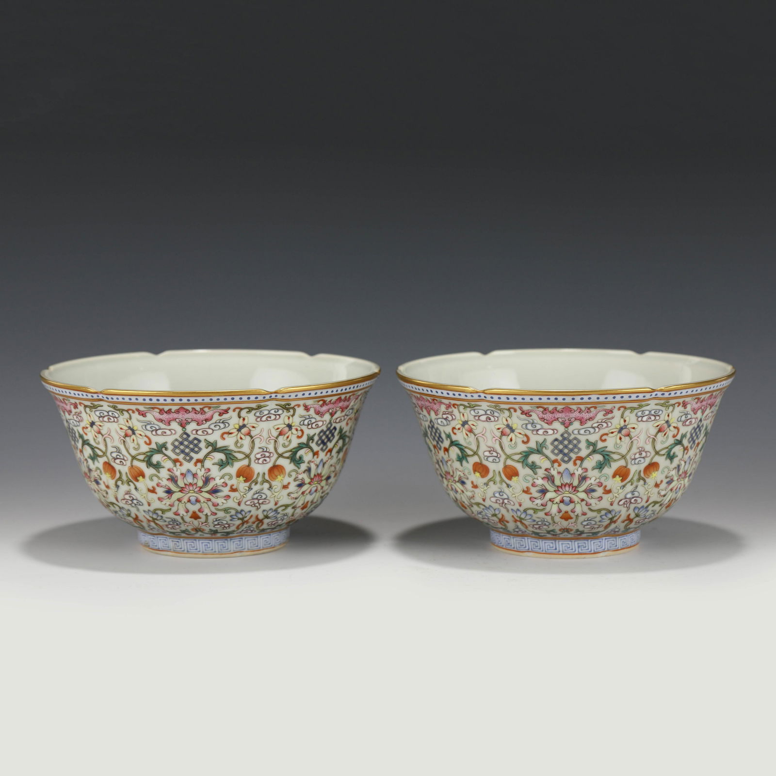 PAIR OF YONGZHENG FAMILLE ROSE BOWLS (1 of 10)