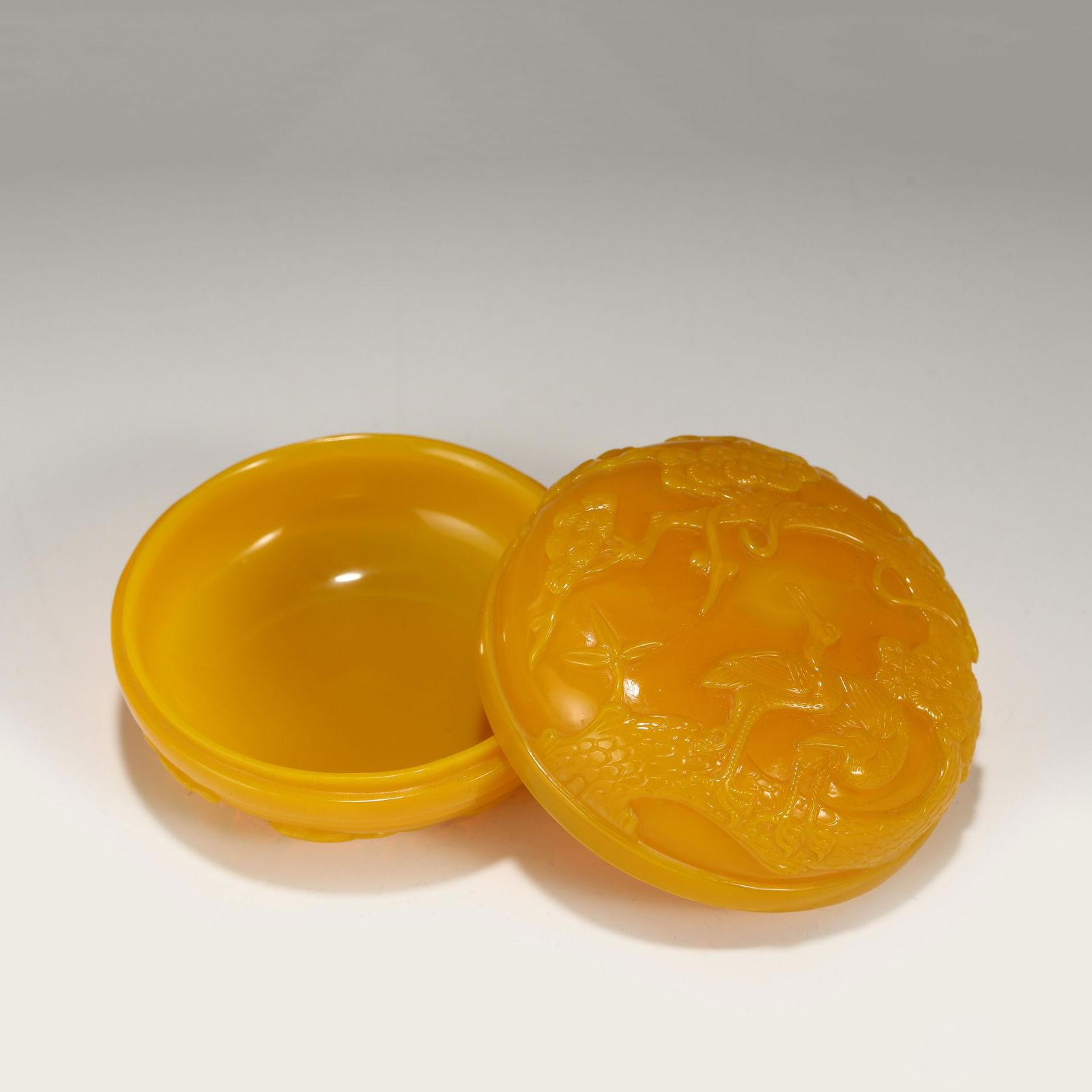DAOGUANG YELLOW DRAGON GLASS LIDDED BOX (1 of 9)