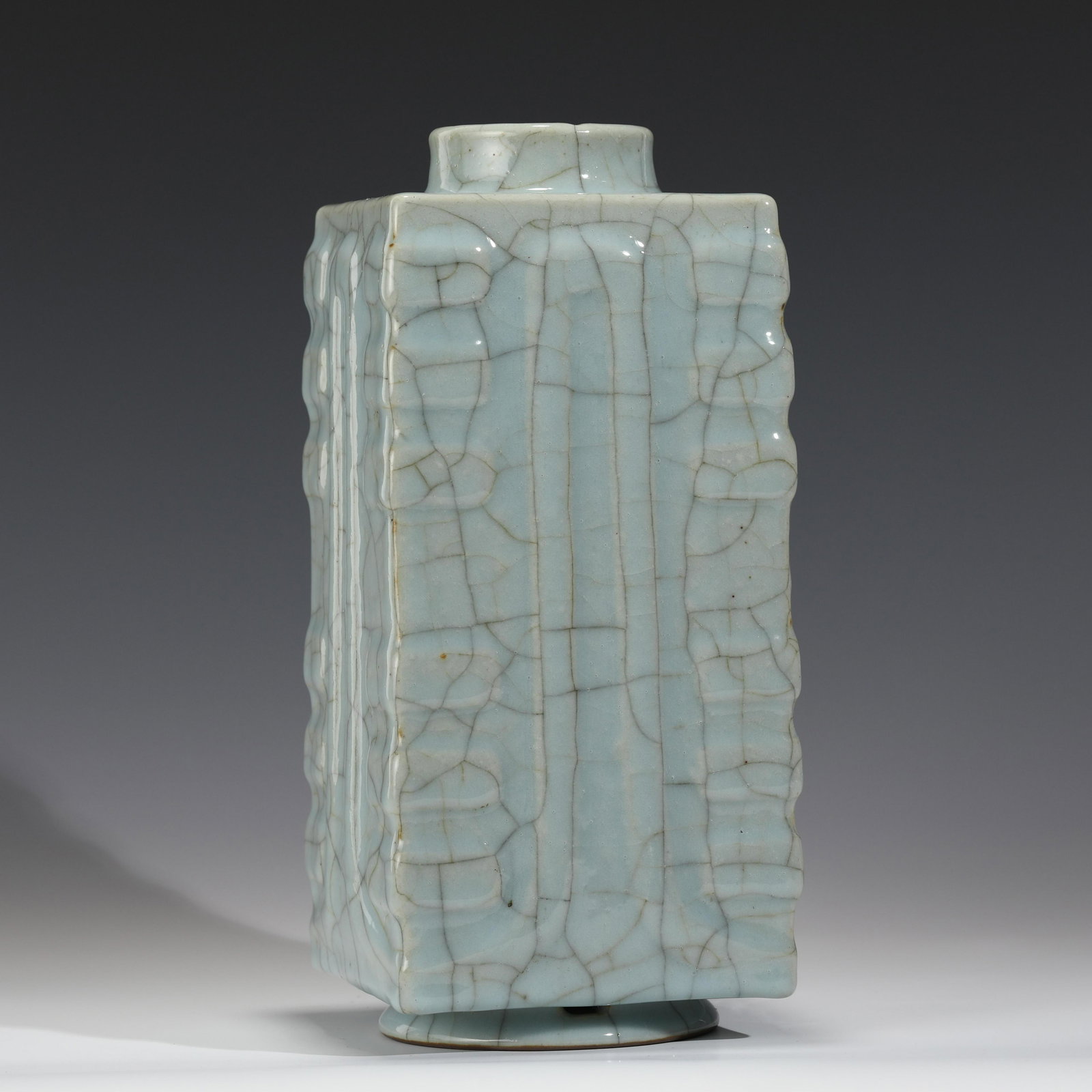 YONGZHENG SQUARED ZONG VASE: PROVENANCE: From Bellefonte, Delaware Private Collector. Dimensions (cm): Length: 12?Width: 12?Heigth: 28 Chinese Qing Dynasty YongZheng Ge Klin Glazed Motif Porcelain Zong Vase. The Porcelain potted 