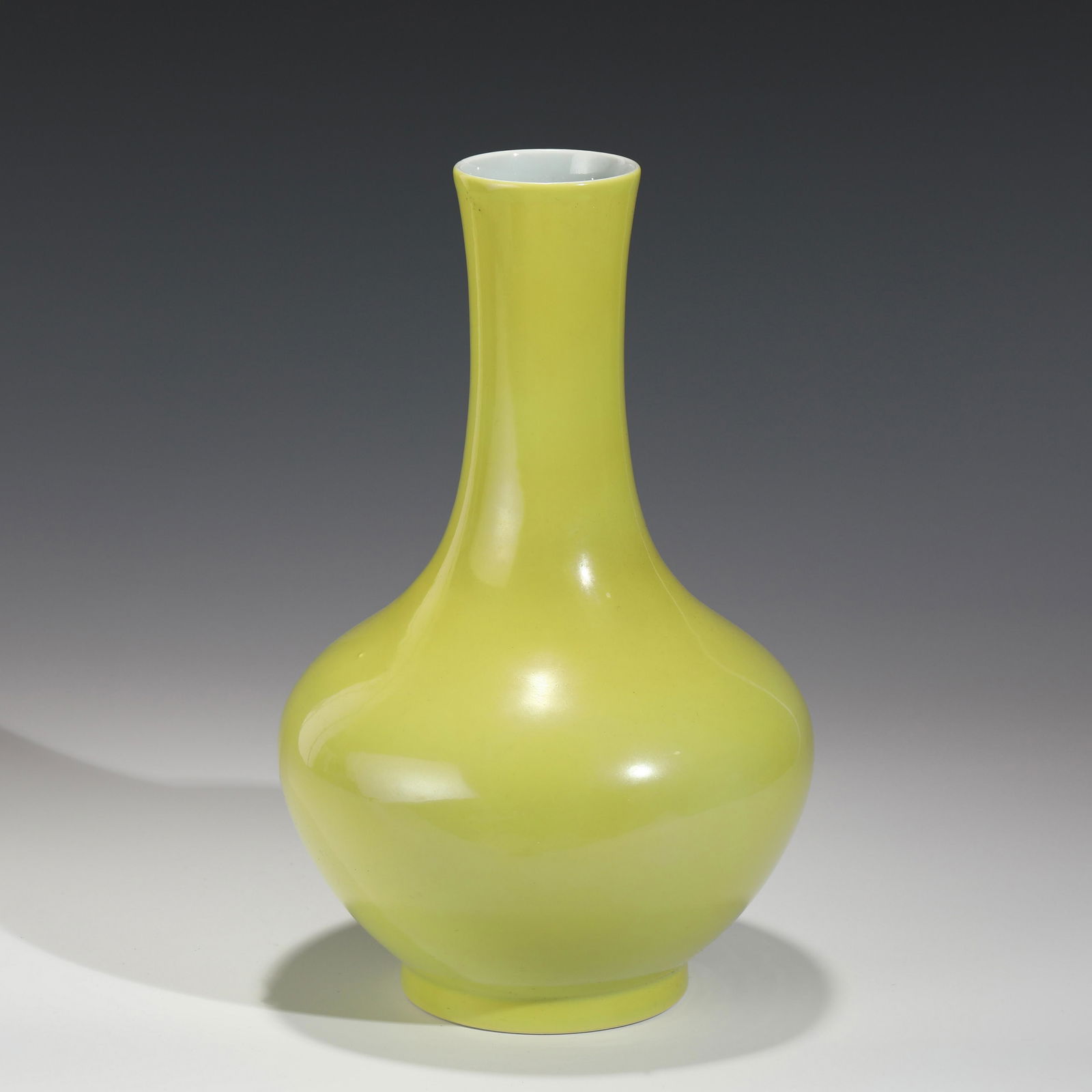 QIANLONG FAMILLE JAUNE VASE (1 of 8)