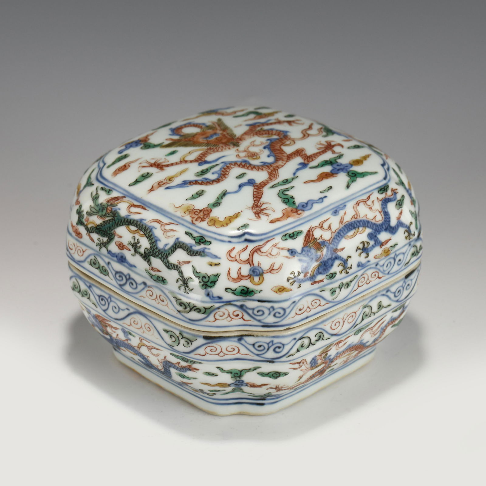 WANLI WUCAI DRAGON LIDDED BOX (1 of 10)