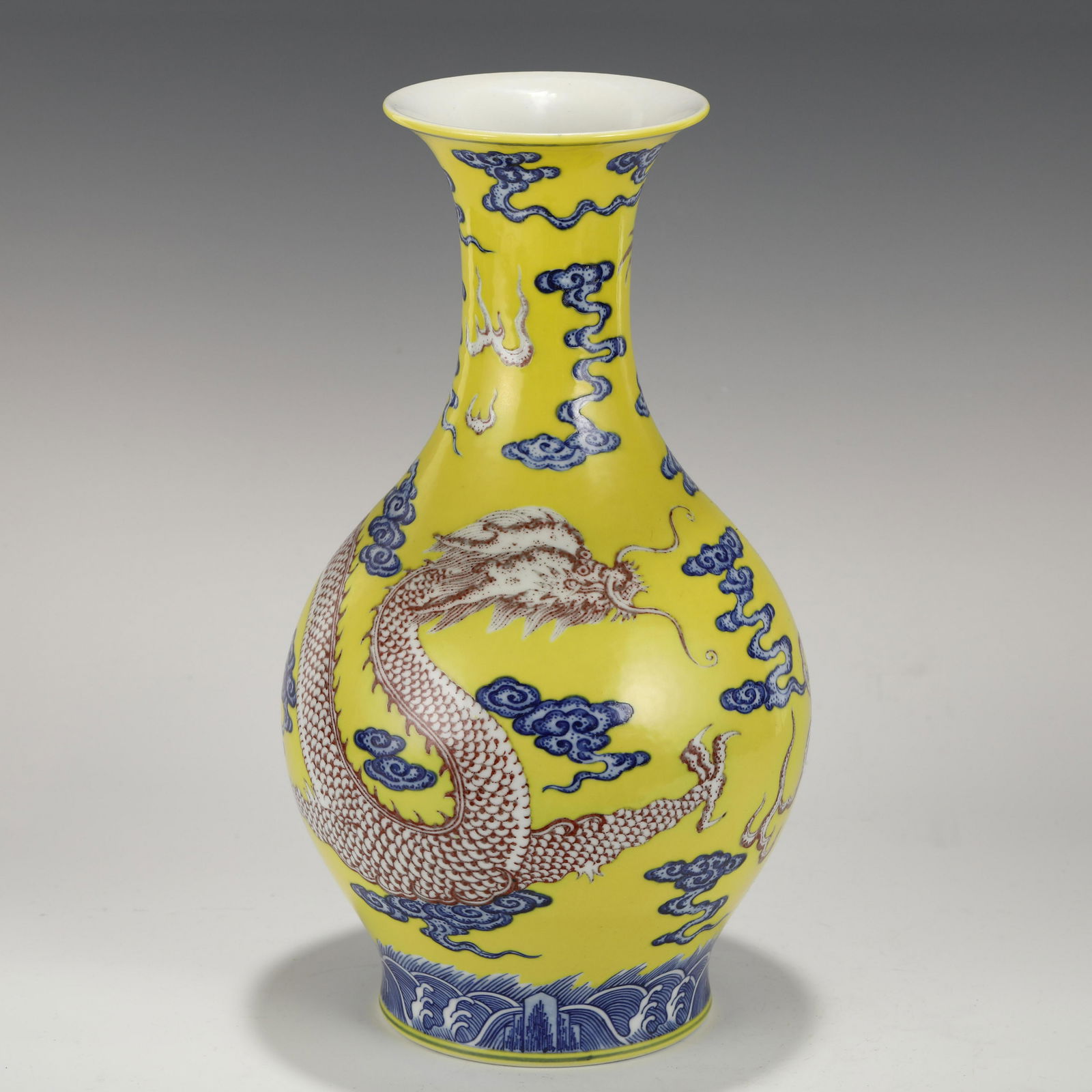 QIANLONG YELLOW GLAZED RED DRAGON VASE (1 of 10)