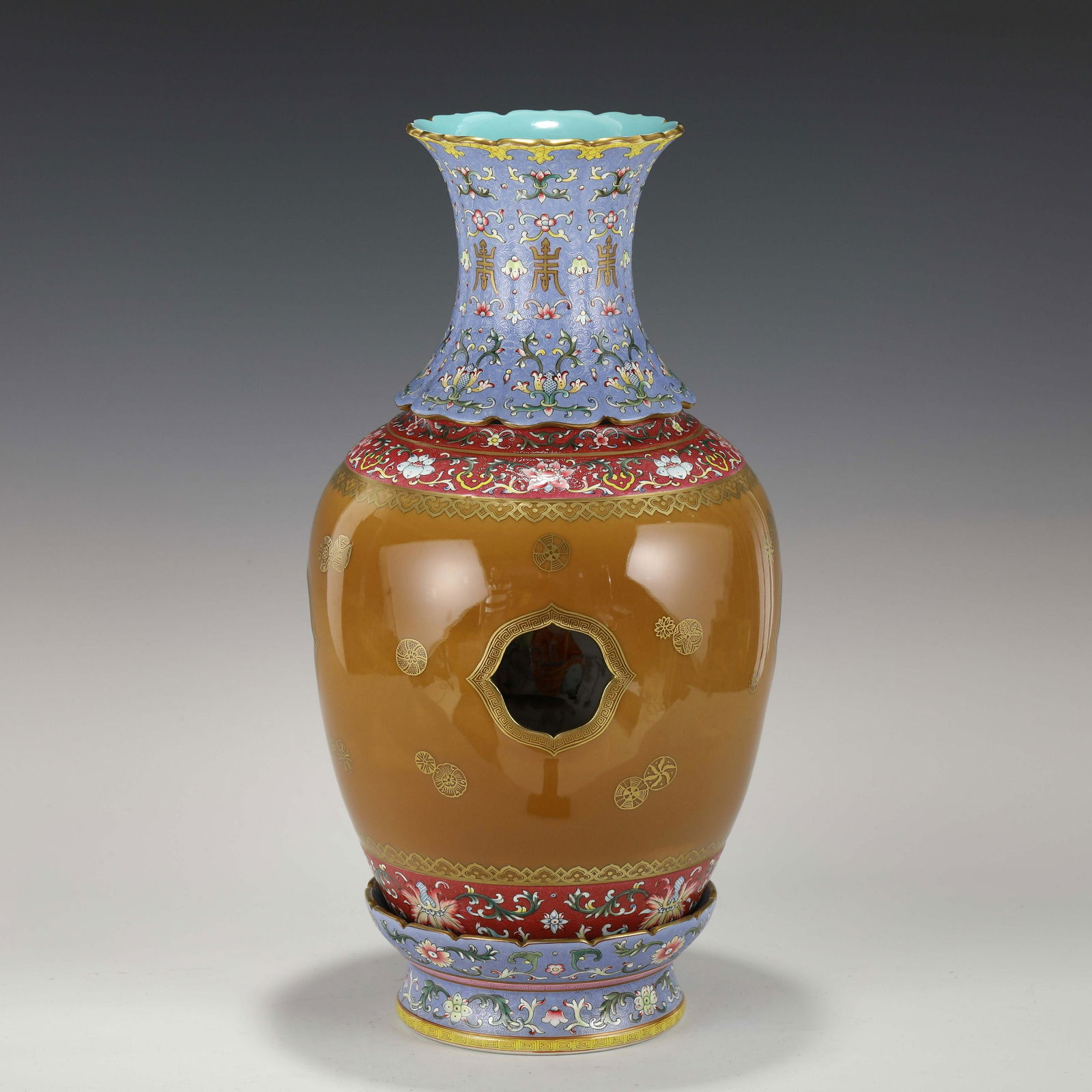 QIANLONG TURNING HEART FAMILLE ROSE ROTATING VASE (1 of 10)