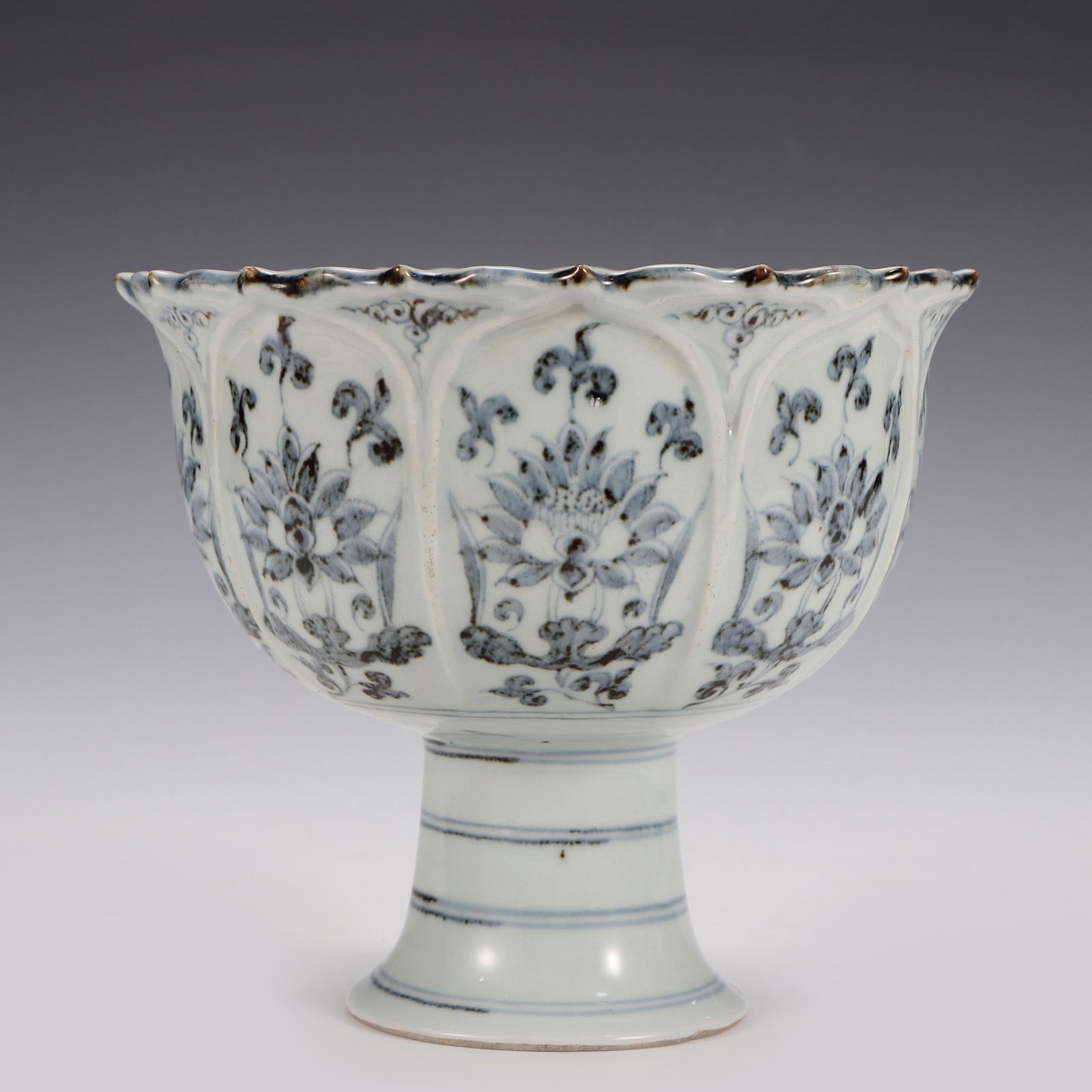 A CHINESE BLUE AND WHITE PORCELAIN STEM-CUP (1 of 9)