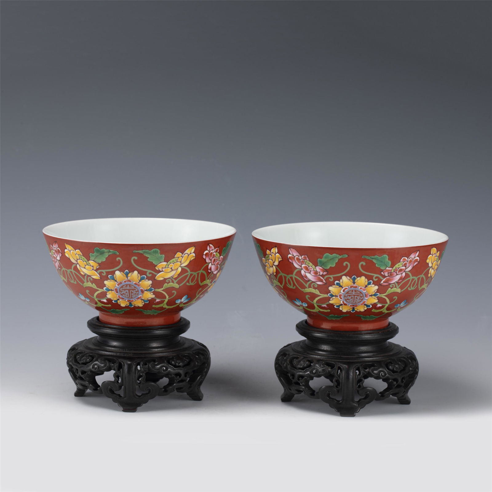 A PAIR OF FAMILLE ROSE PORCELAIN BOWLS,QING (1 of 10)