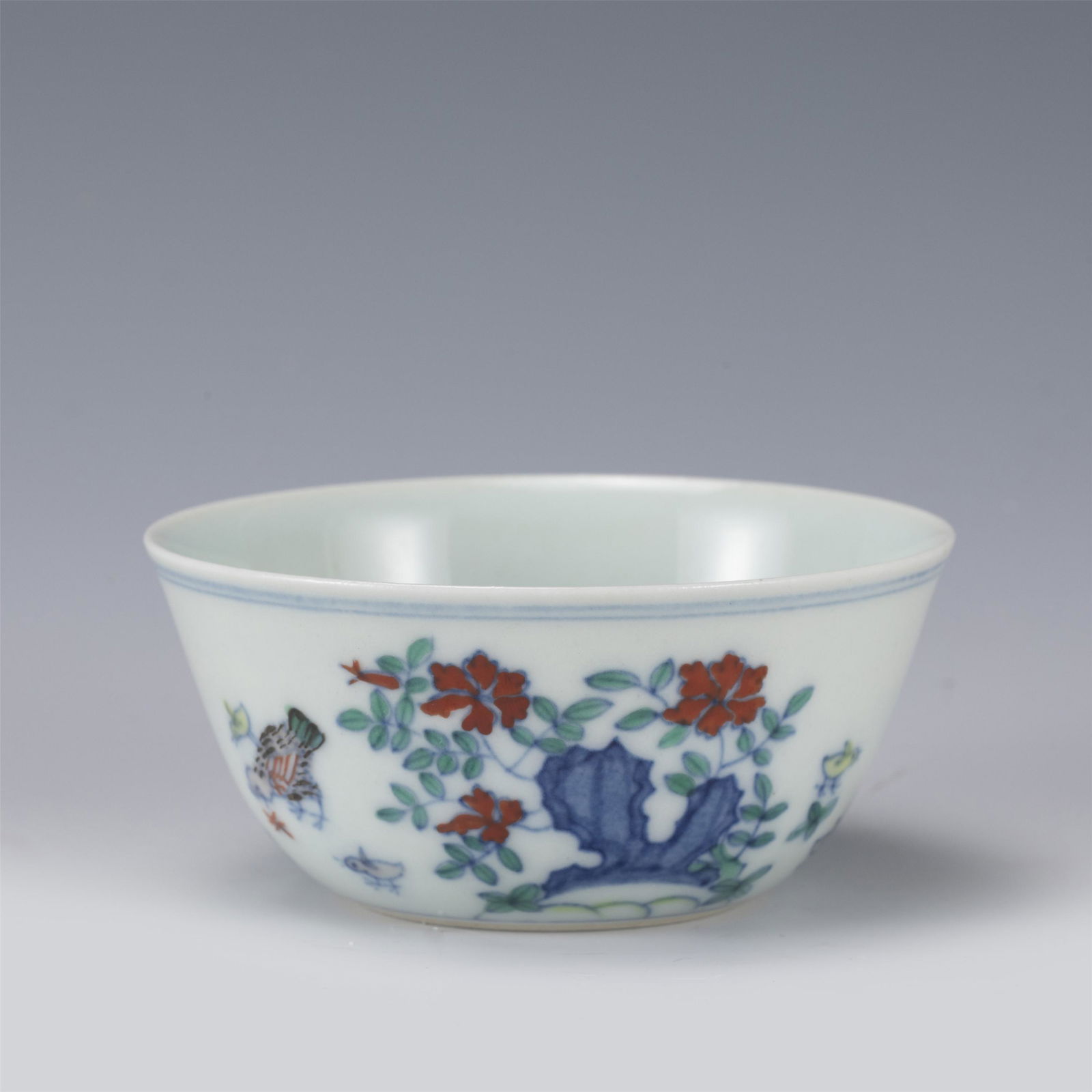A DOUCAI GLAZE PORCELAIN CUP,MING (1 of 9)