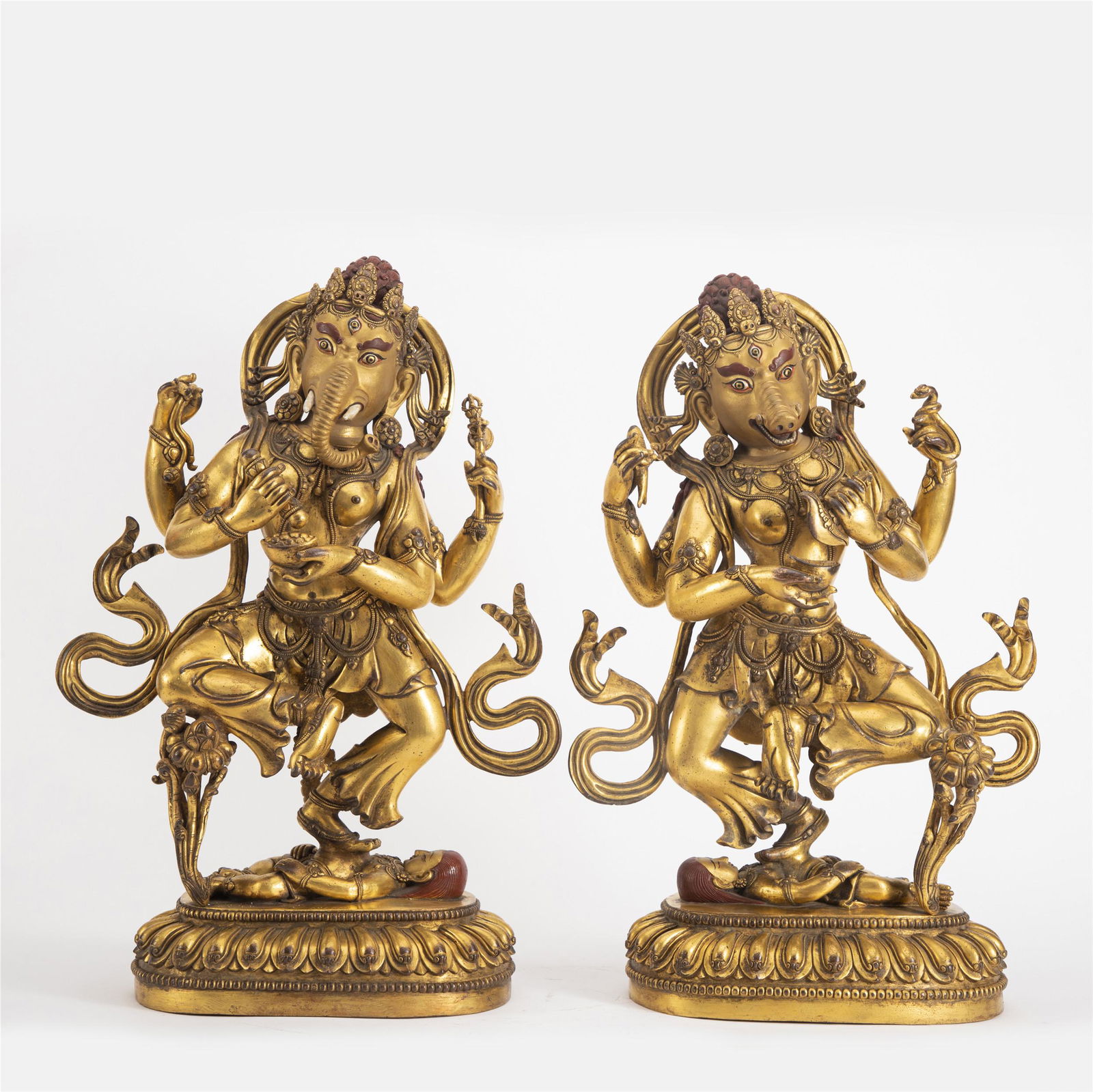 A PAIR OF GILT BRONZE FIGURE OF BUDDHA STATUES (1 of 11)