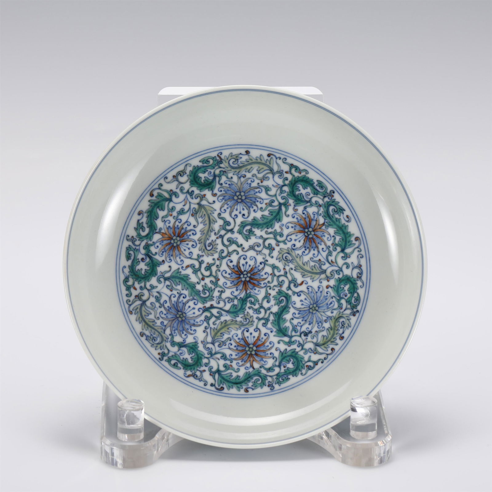 A CHINESE DOUCAI PORCELAIN DISH ,YONGZHENG (1 of 9)