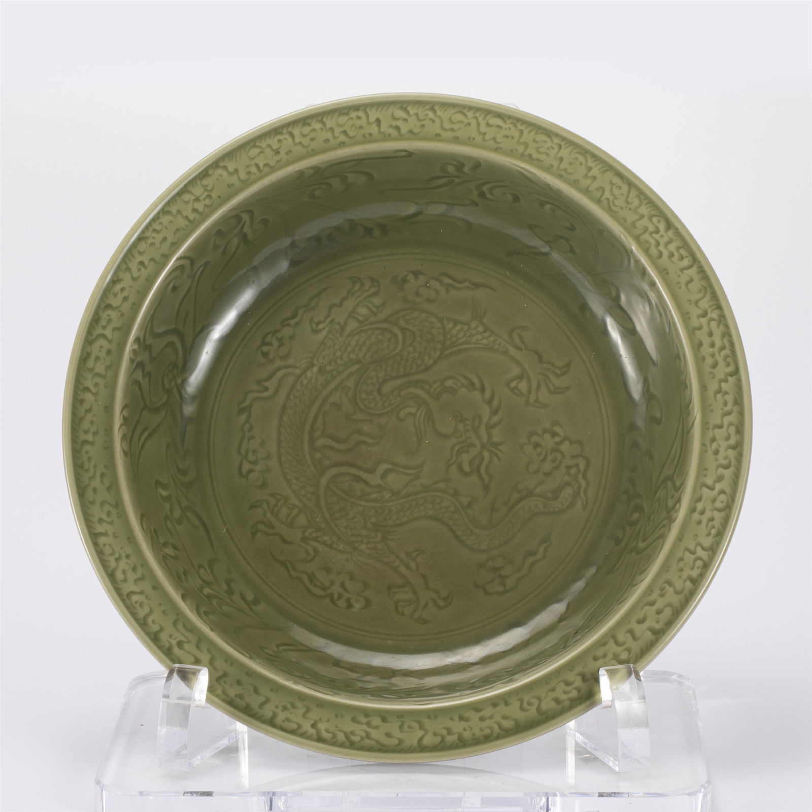 A LONGQUAN GLAZE PORCELAIN DISH,MING (1 of 9)