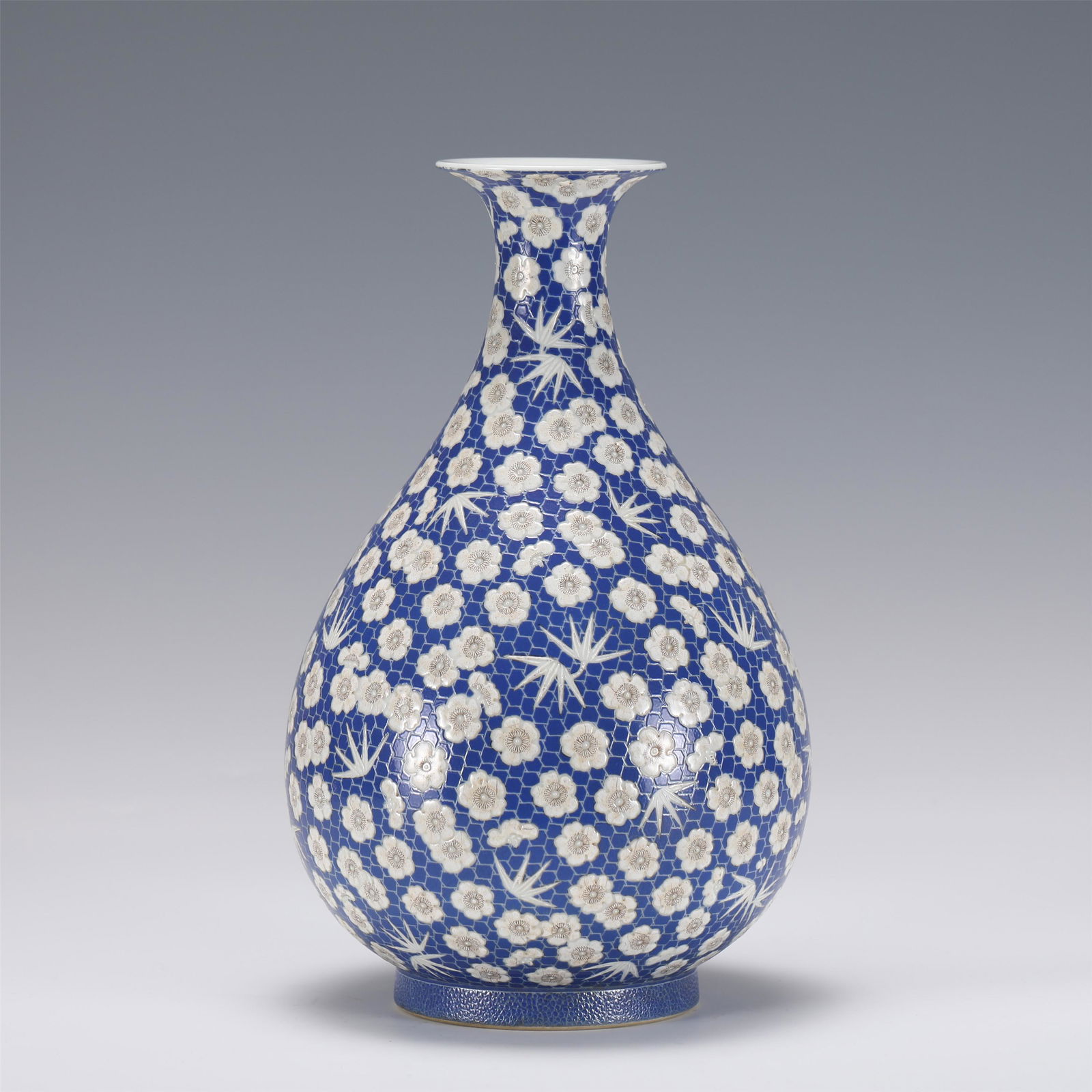 A CHINESE FAMILLE ROSE PORCELAIN VASE,YONGZHENG (1 of 9)