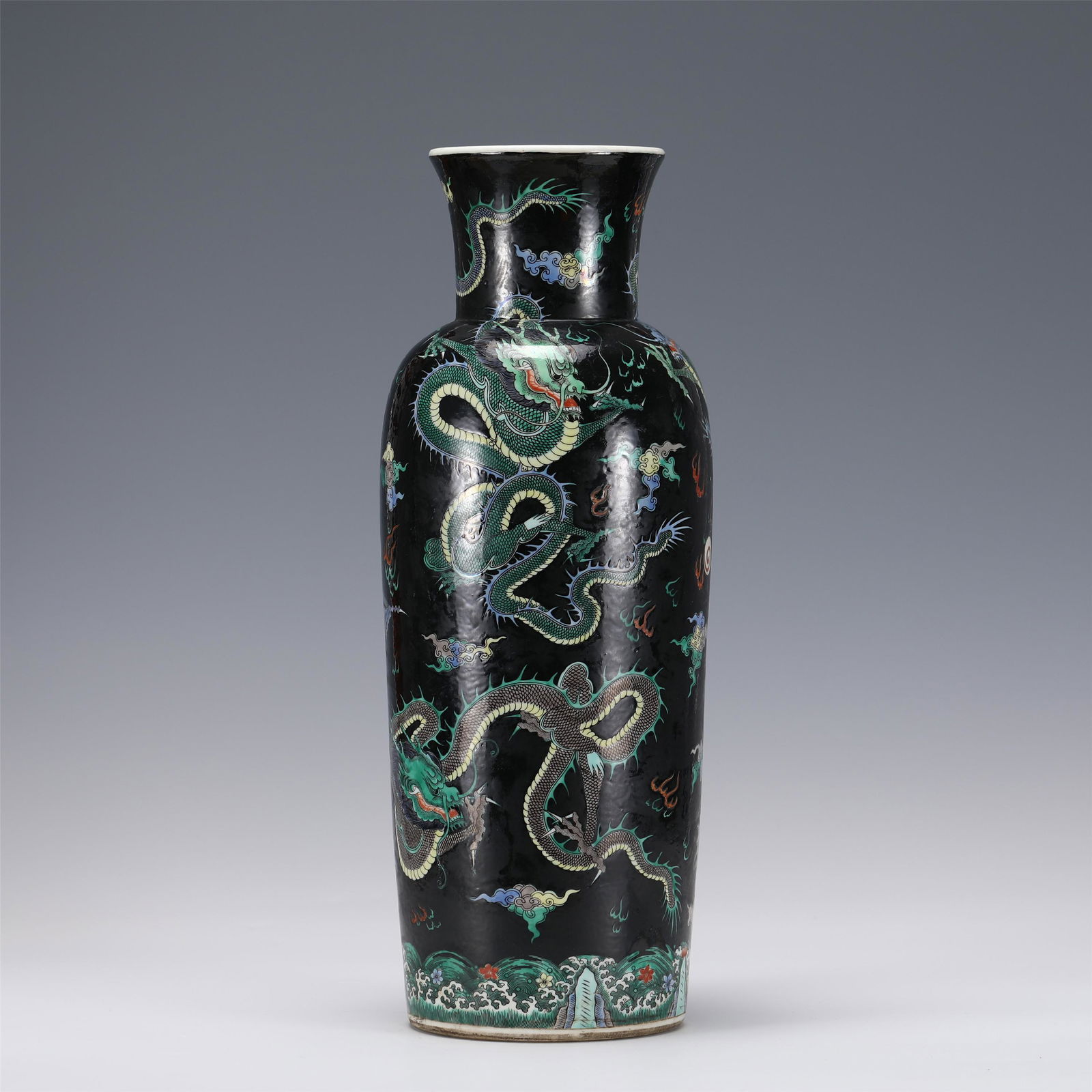 A CHINESE WUCAI DRAGON PATTERN PORCELAIN VASE, QING (1 of 11)