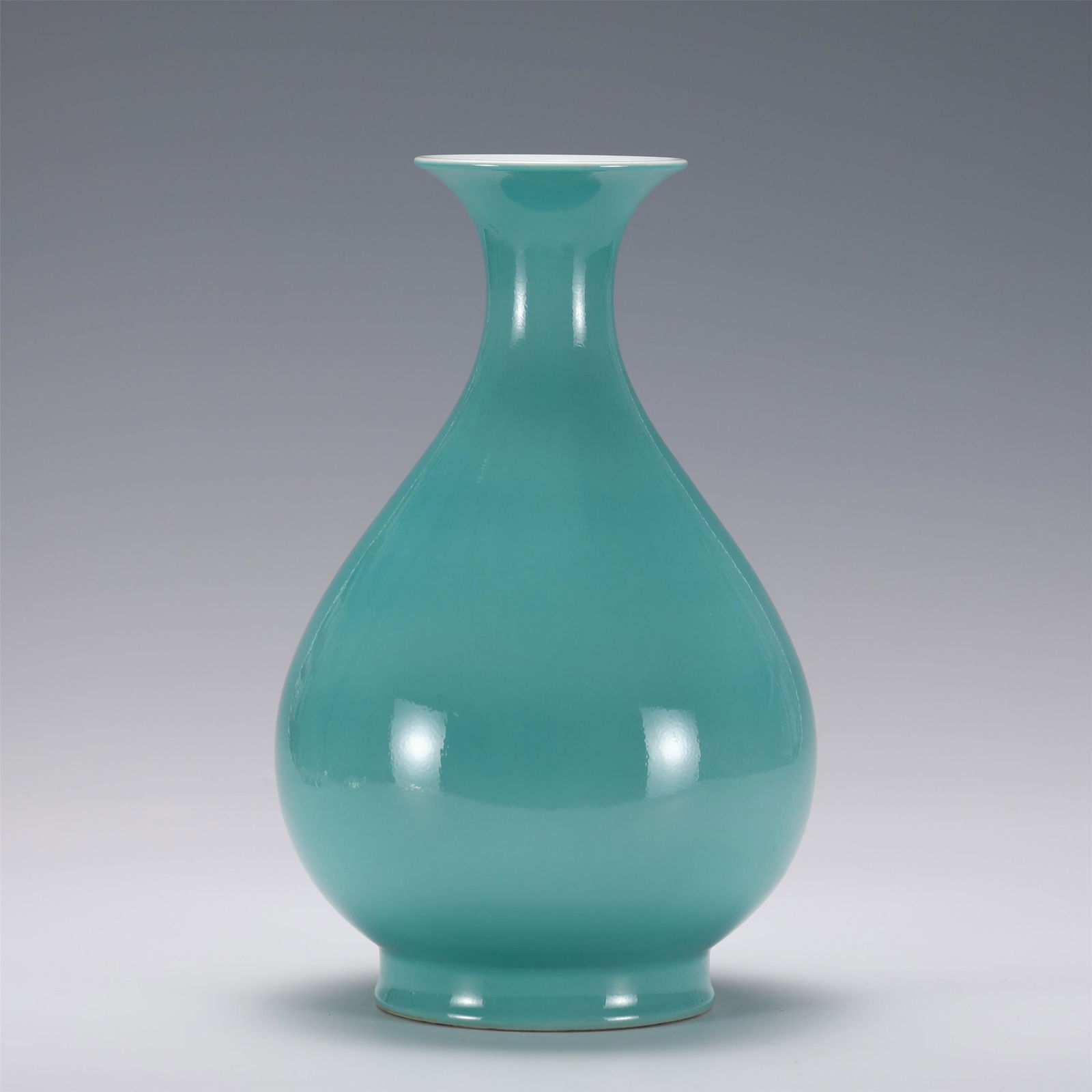 A CHINESE LIGHTBLUE GLAZE PORCELAIN VASE,YONGZHENG (1 of 9)