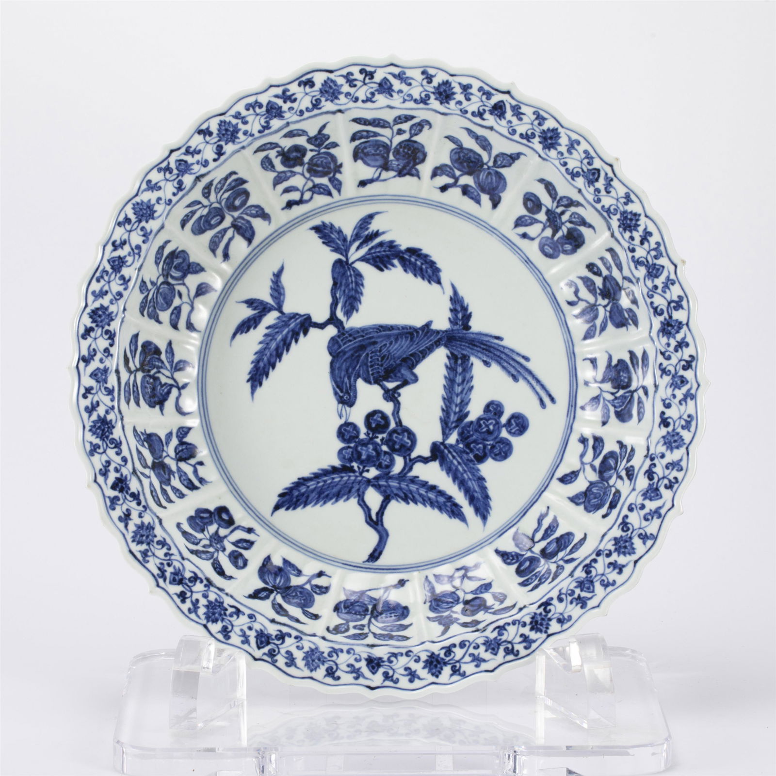 A BLUE AND WHITE PORCELAIN DISH,MING (1 of 10)