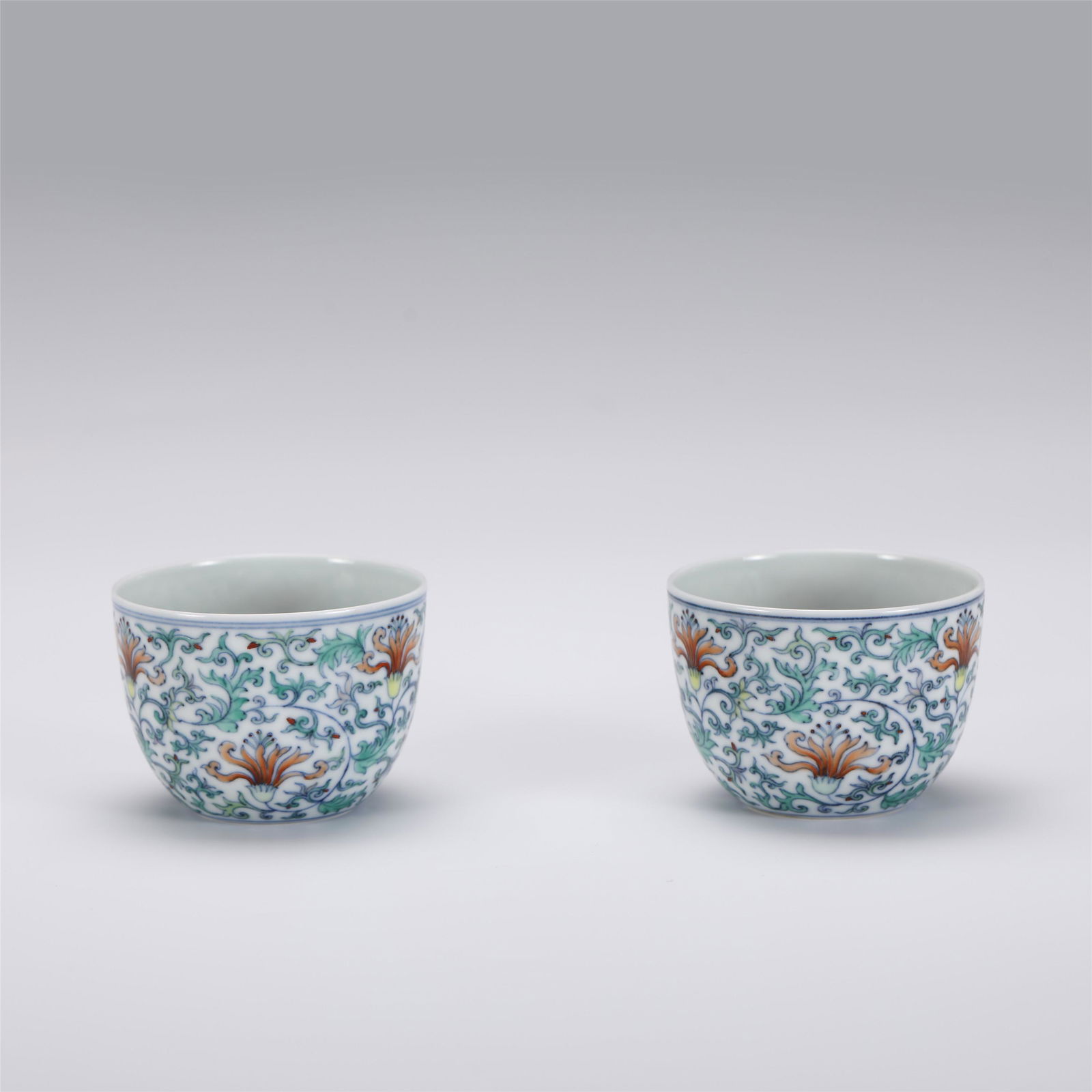 A PAIR OF DOUCAI FLOWERS PATTERN PORCELAIN CUPS,YONGZHENG (1 of 8)