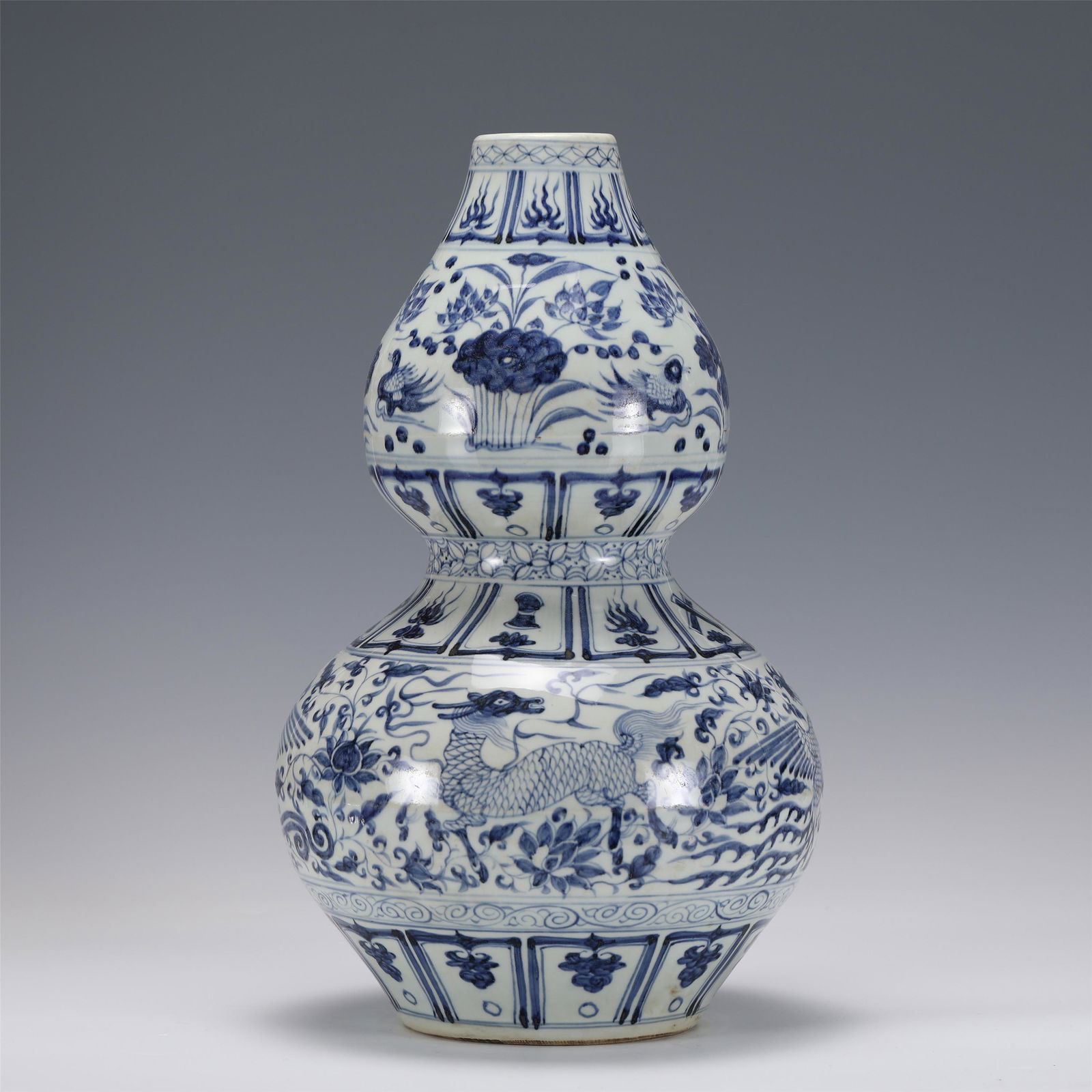 A CHINESE BLUE AND WHITE PORCELAIN GOURDS VASE,MING (1 of 10)
