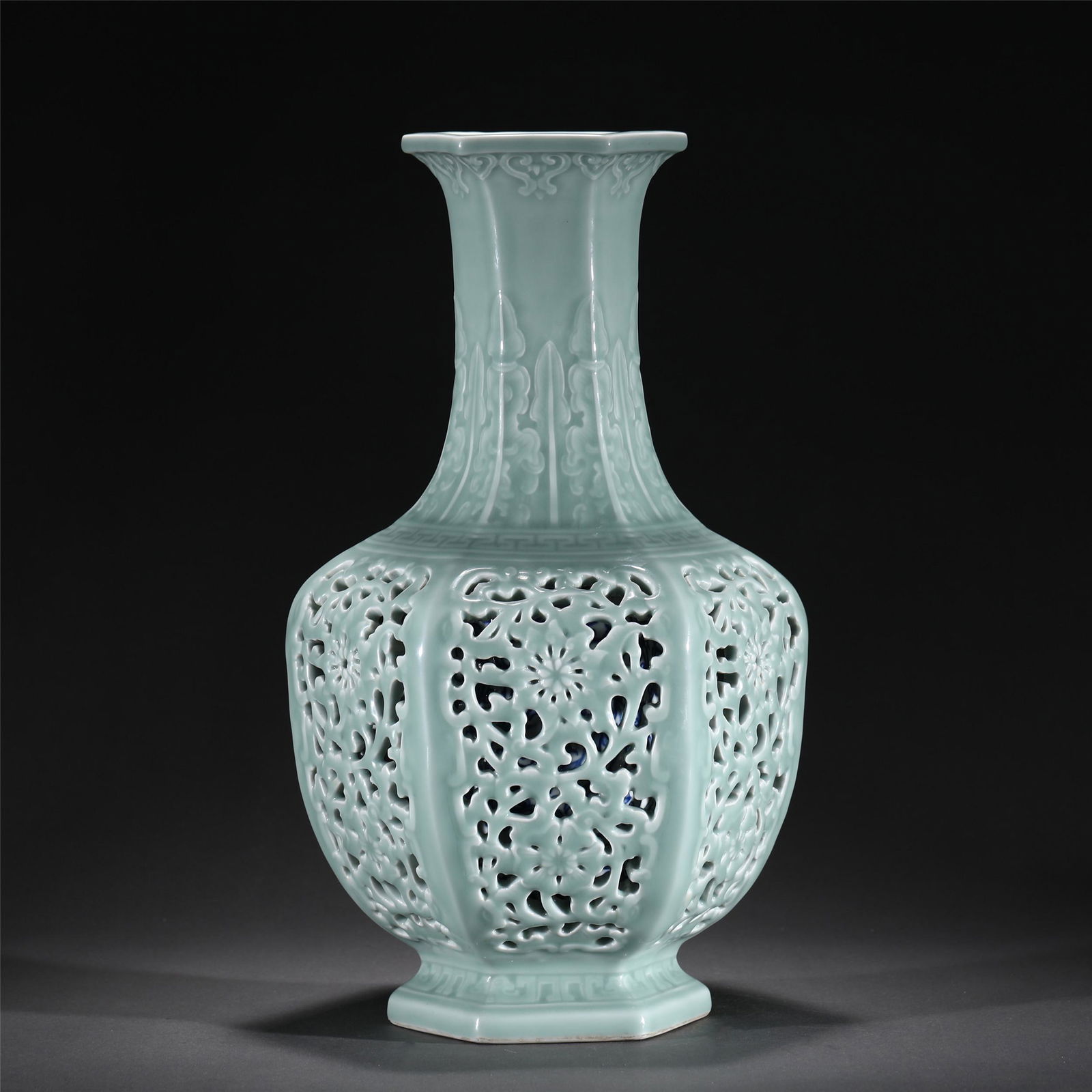A CEDALON GLAZE PORCELAIN OPENWORK VASE,QIANLONG (1 of 9)