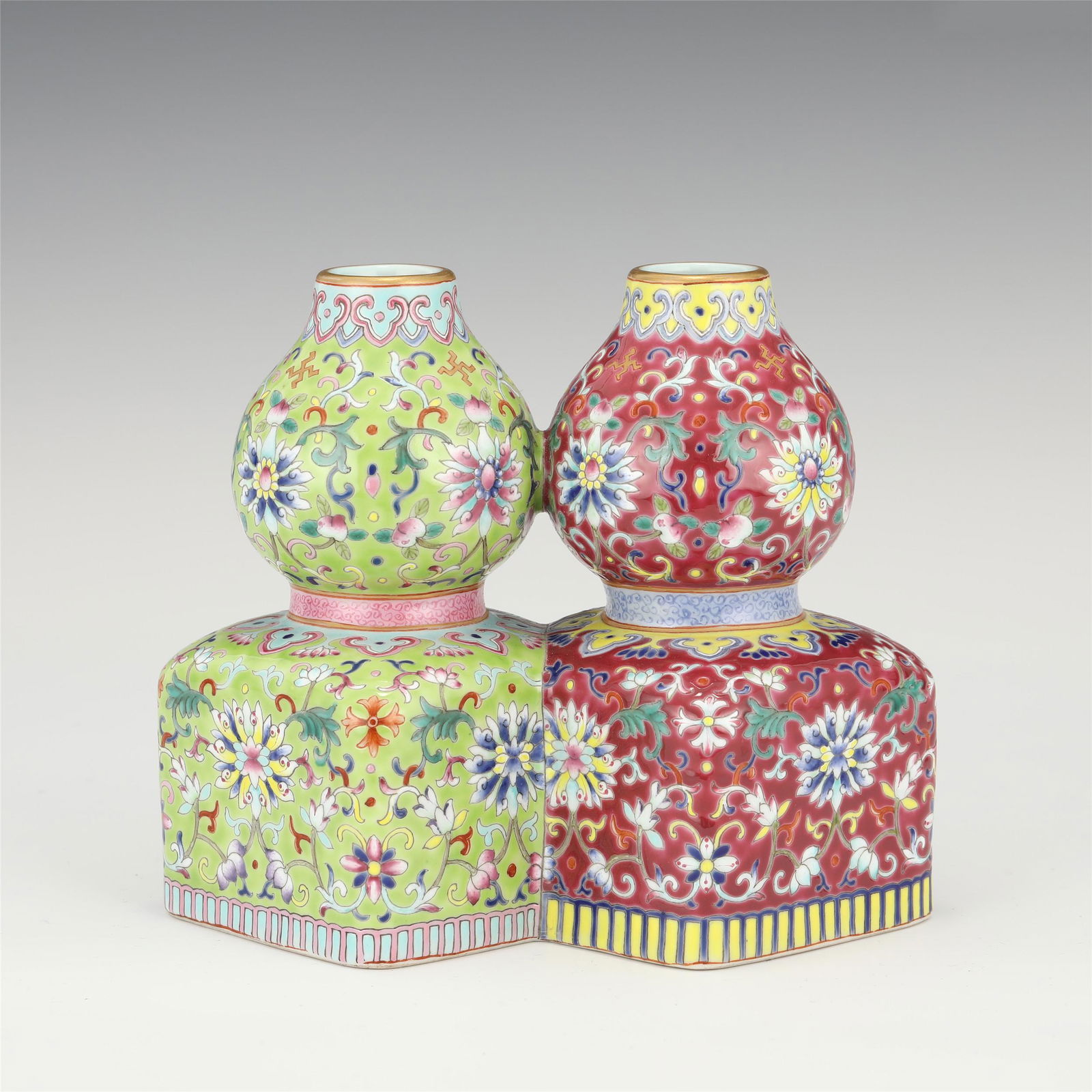 A CHINESE FAMILLE ROSE PORCELAIN DOUBLE-GOURD VASE (1 of 10)