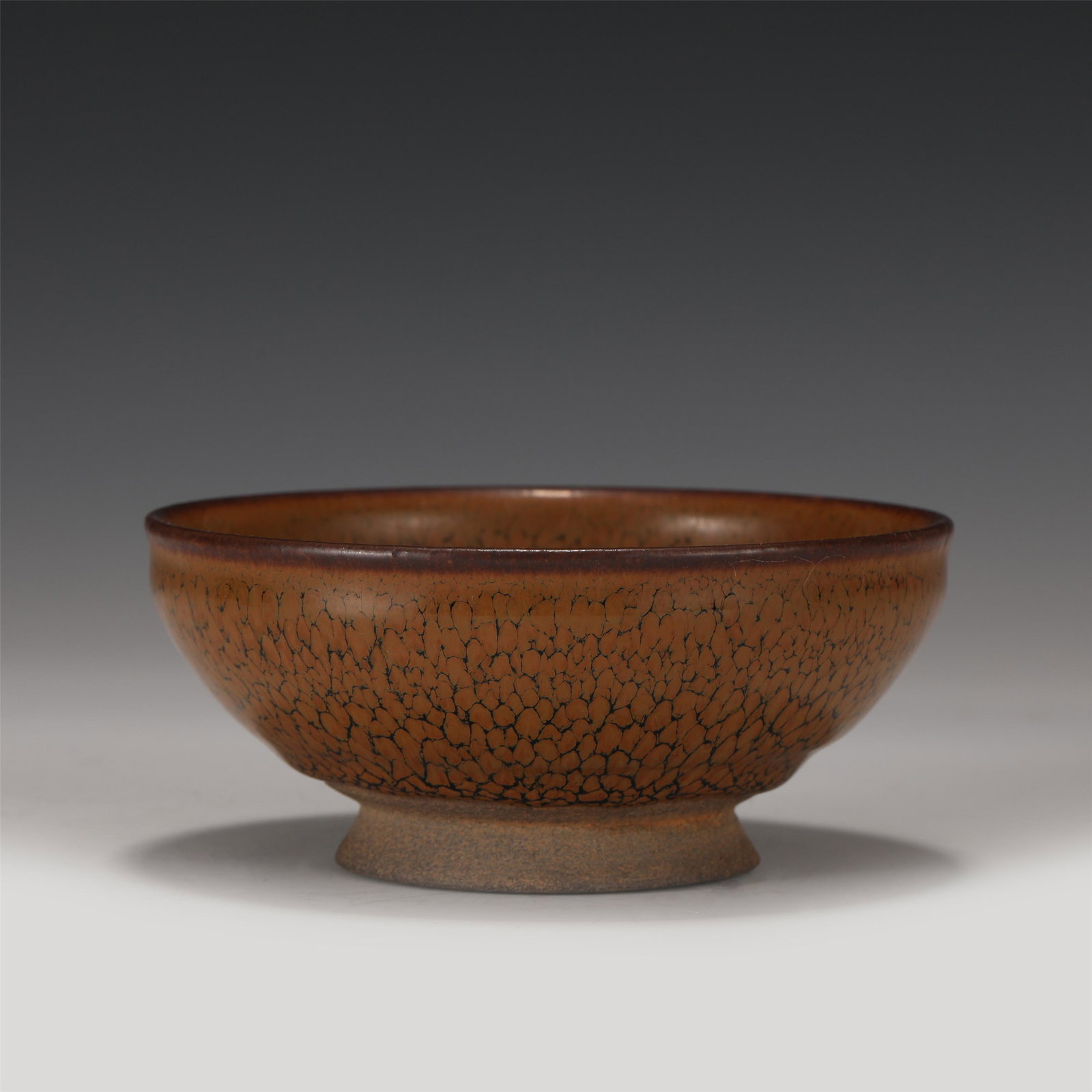 A CHINESE JIANYAO PORCELAIN BOWL: A CHINESE JIANYAO PORCELAIN BOWL 13 cm Diam x 5 cm H x Weight 470 gram. The shape of the pen holder is regular, the lip of the cylinder has a flat bottom, and the outer wall is embossed with colorful 