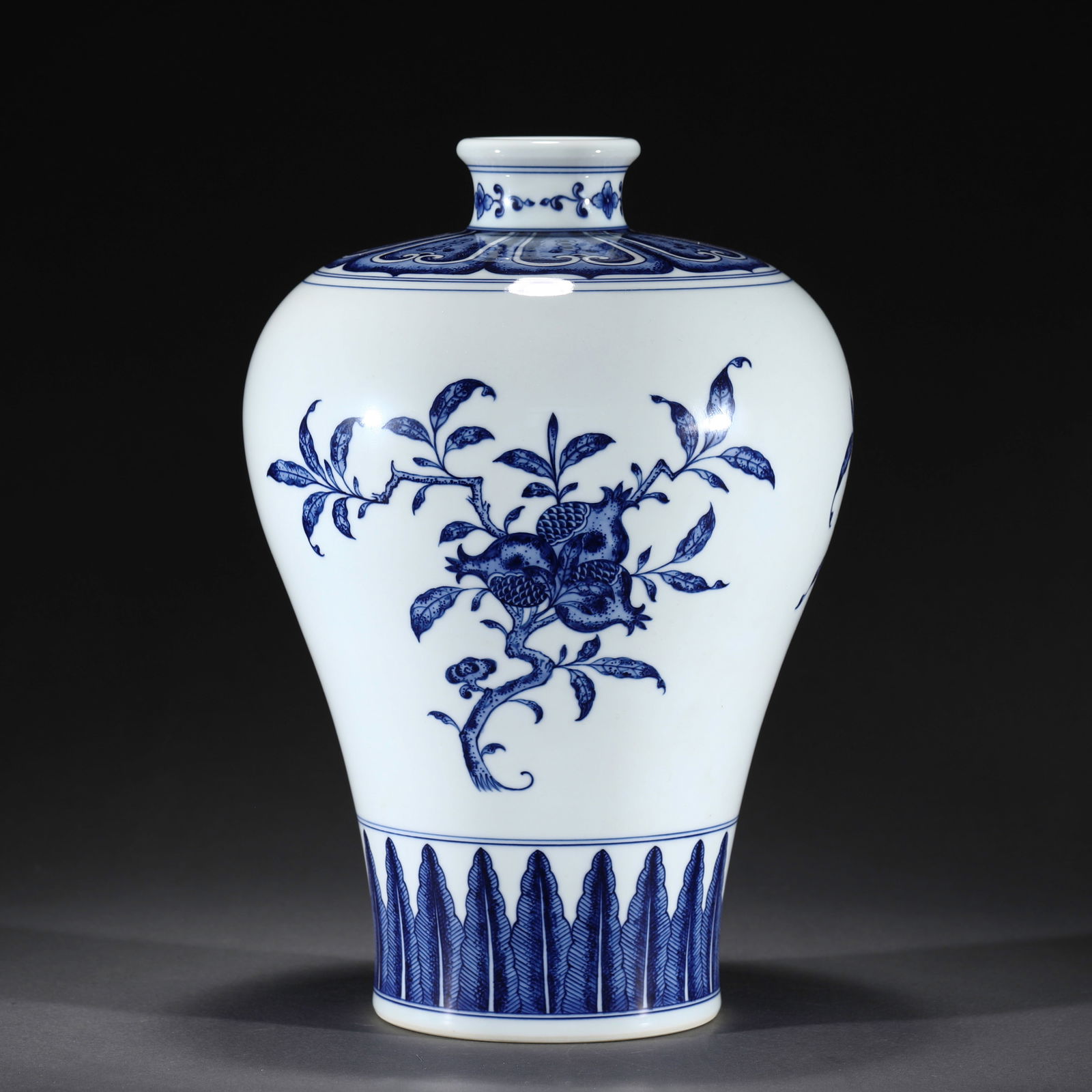 A BLUE AND WHITE PORCELAIN VASE, YONGZHENG (1 of 10)